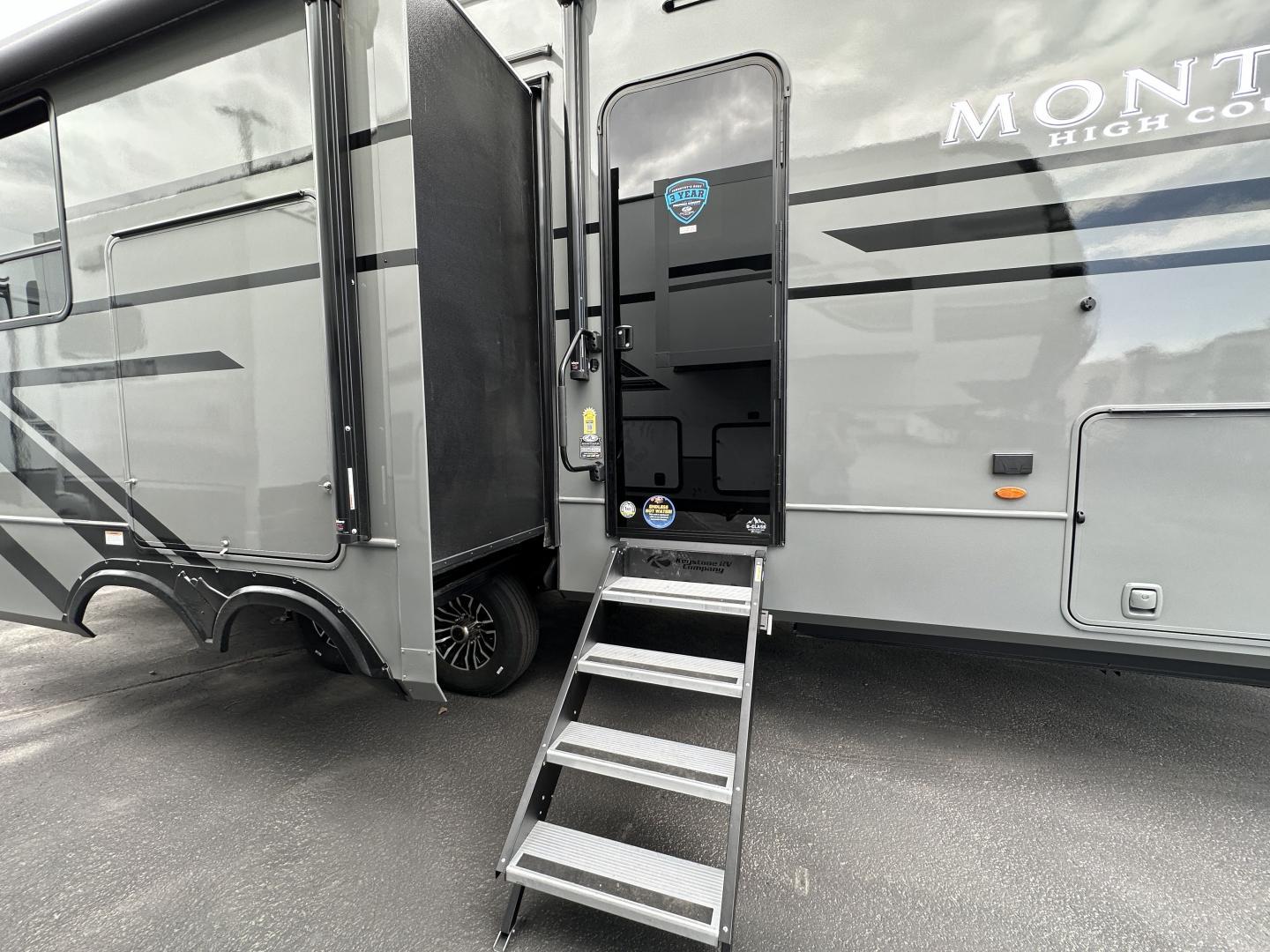 2025 Keystone RV 2025 Keystone RV Montana - thumbnail 11