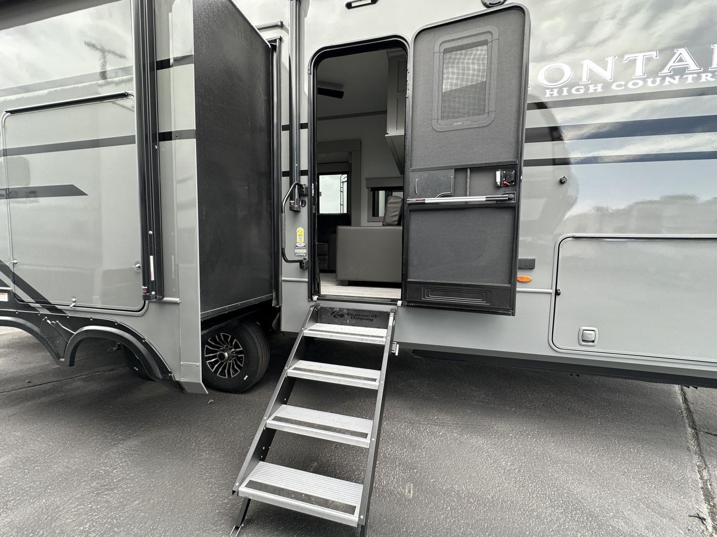 2025 Keystone RV 2025 Keystone RV Montana - thumbnail 12