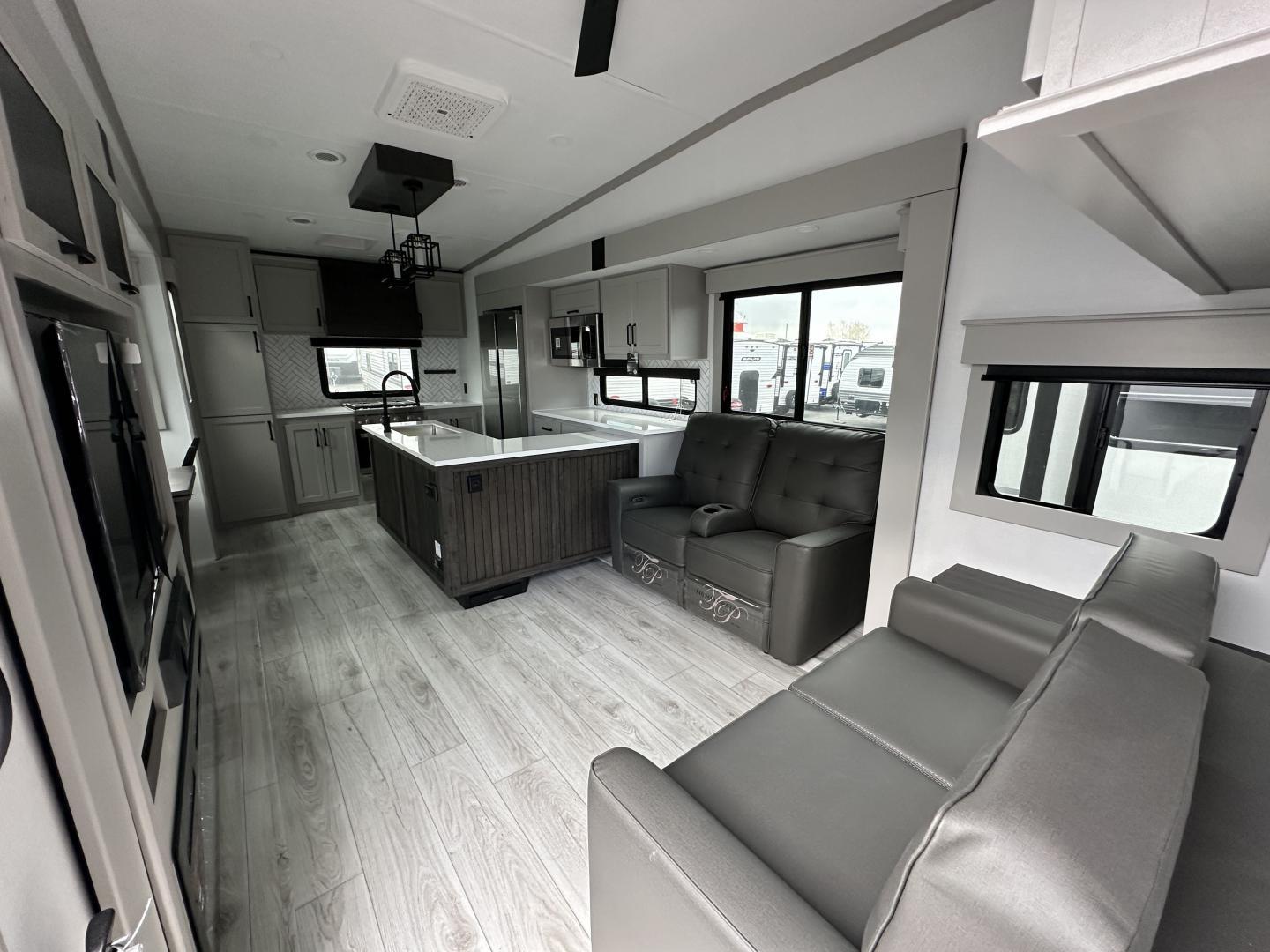 2025 Keystone RV 2025 Keystone RV Montana - thumbnail 14