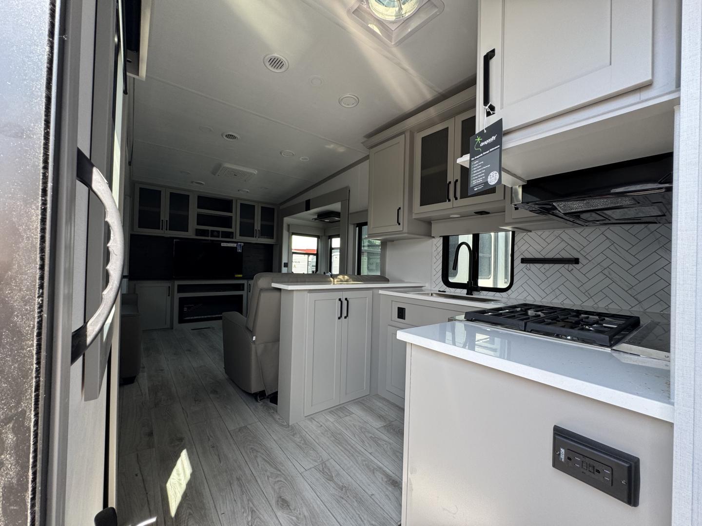 2025 Keystone RV 2025 Keystone RV Montana - thumbnail 13