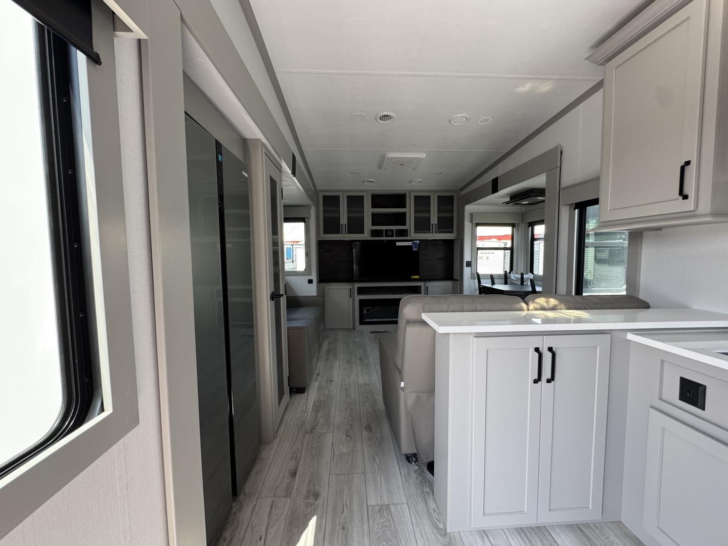 2025 Keystone RV 2025 Keystone RV Montana - thumbnail 14