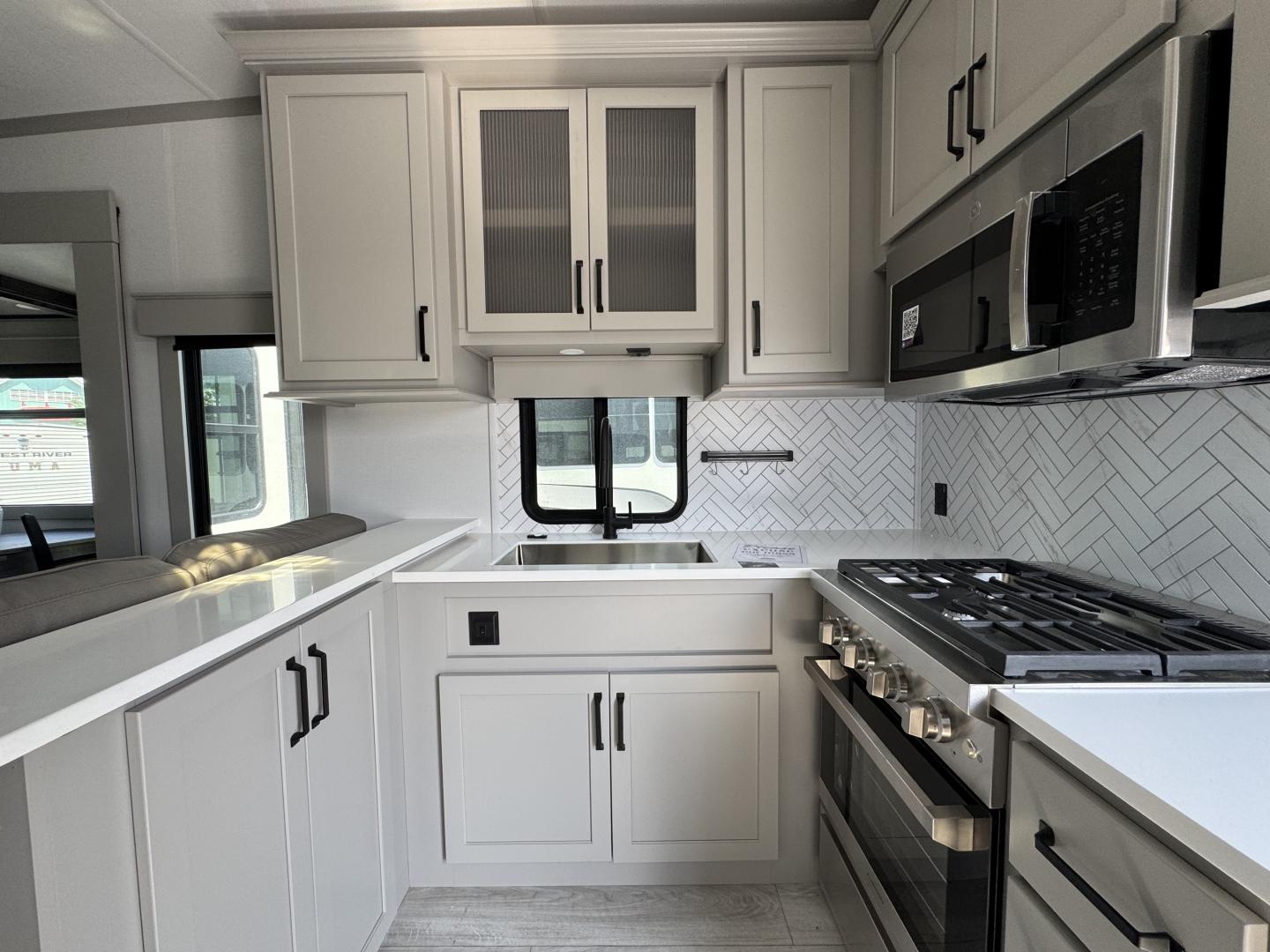 2025 Keystone RV 2025 Keystone RV Montana - thumbnail 15
