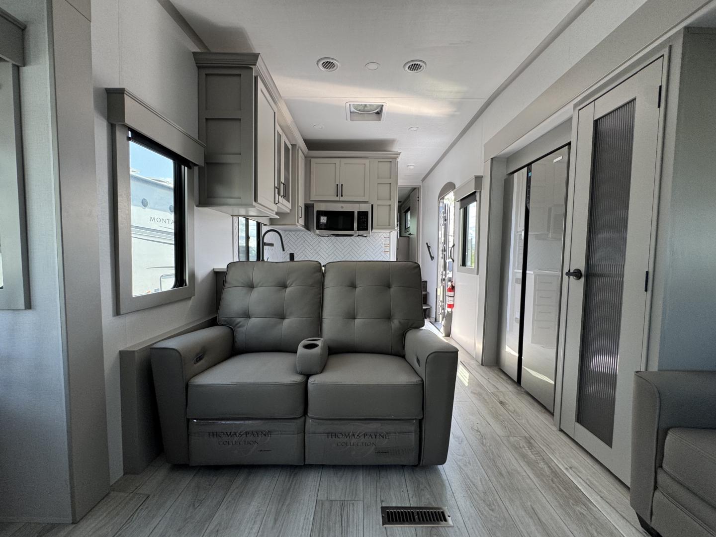 2025 Keystone RV 2025 Keystone RV Montana - thumbnail 17