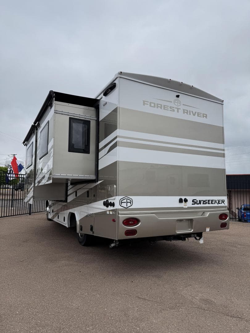 2025 Forest River RV 2025 Forest River RV Sunseeker - thumbnail 4