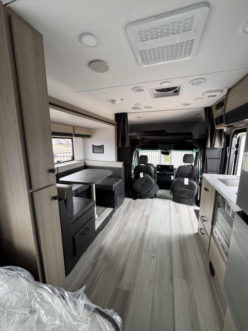 2025 Forest River RV 2025 Forest River RV Sunseeker - thumbnail 10