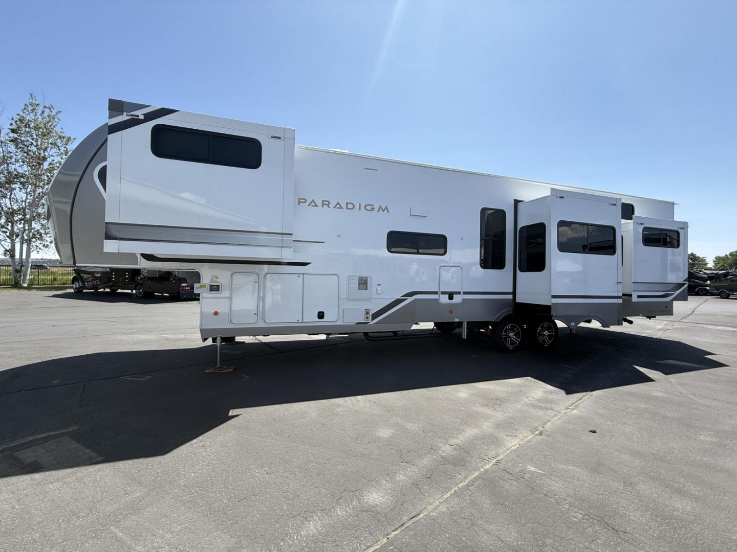 2026 Alliance RV 2026 Alliance RV Paradigm - thumbnail 3