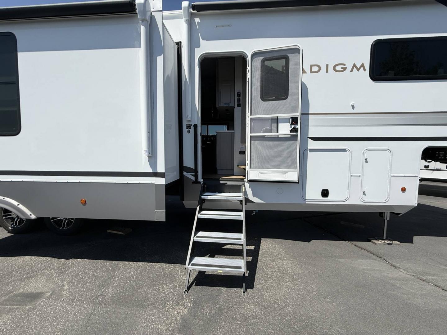 2026 Alliance RV 2026 Alliance RV Paradigm - thumbnail 16