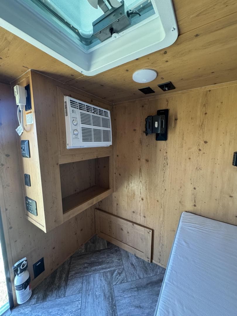 2025 Sunset Park RV Manufacturing 2025 Sunset Park RV Manufacturing Sunray - thumbnail 8