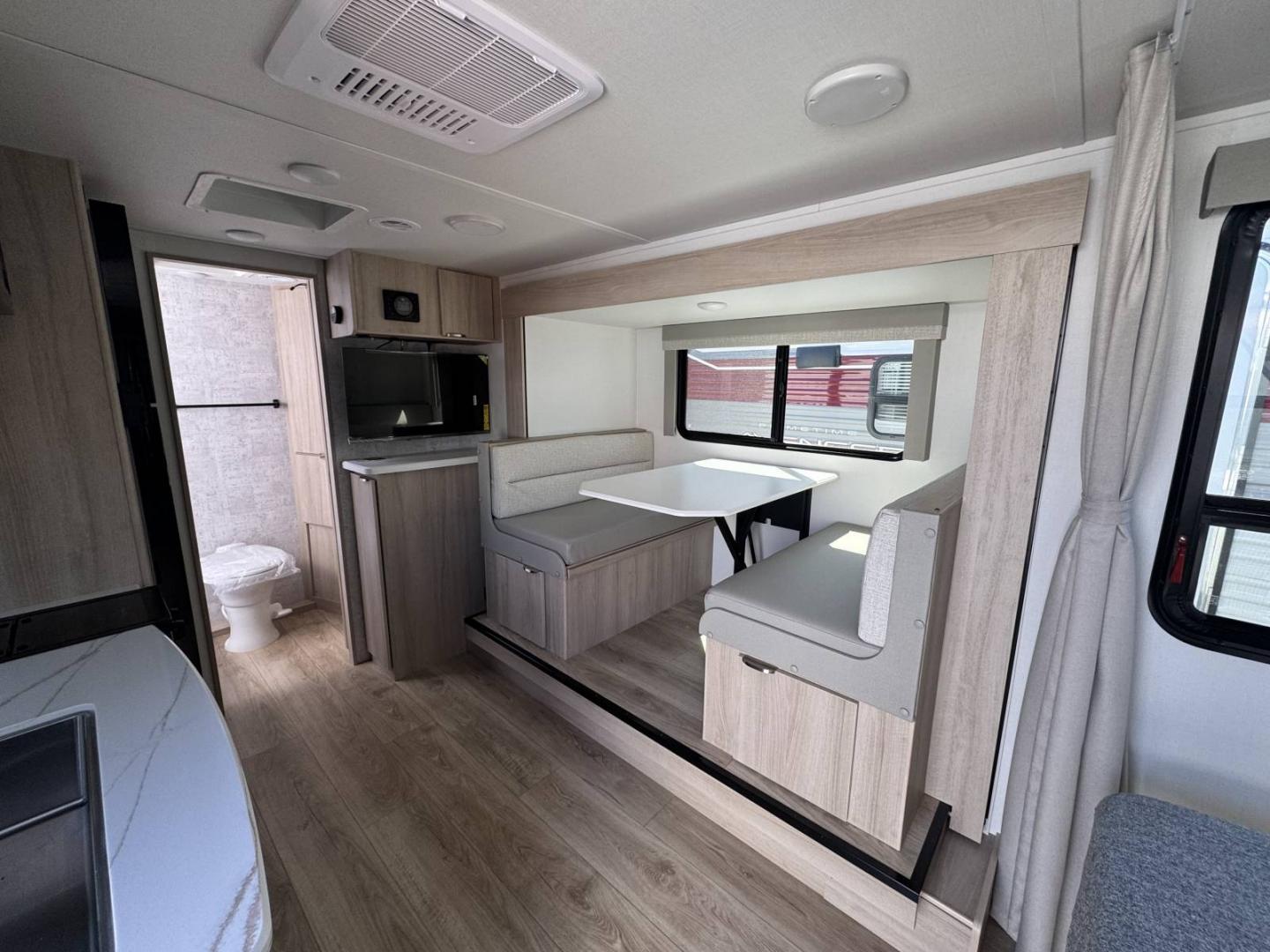 2025 Winnebago 2025 Winnebago Micro - thumbnail 6