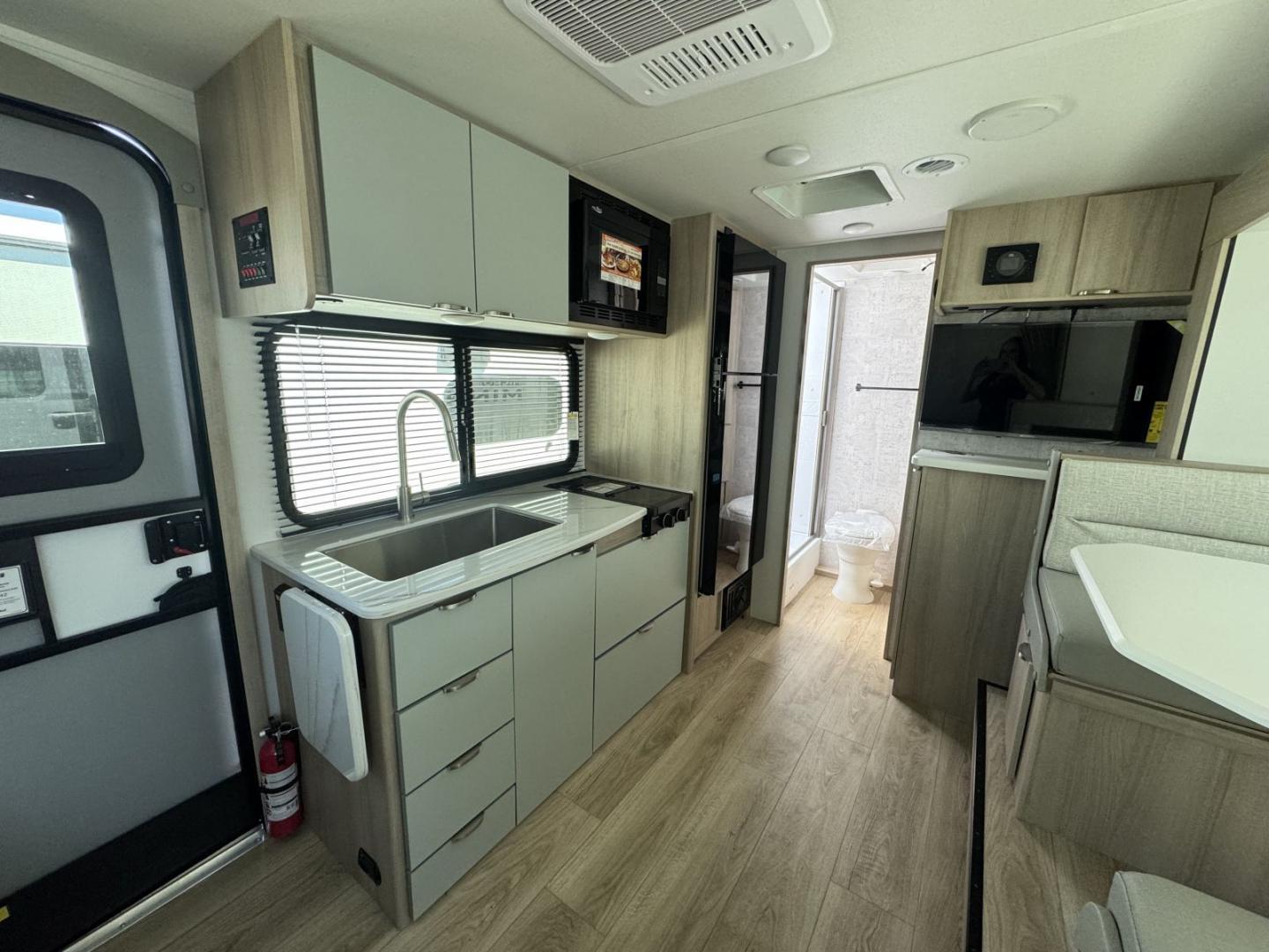 2025 Winnebago 2025 Winnebago Micro - thumbnail 7