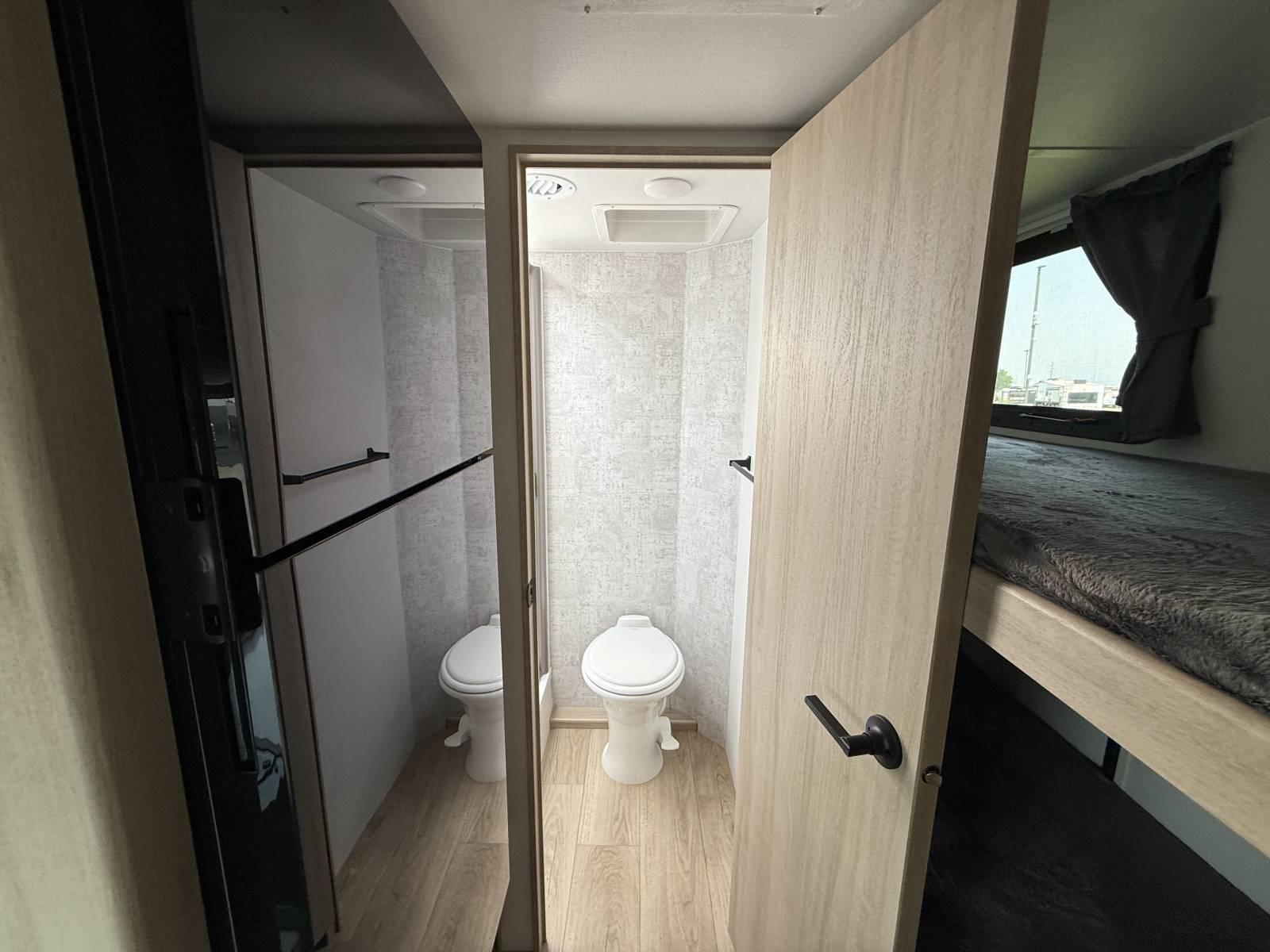 2025 Winnebago 2025 Winnebago Micro - thumbnail 16