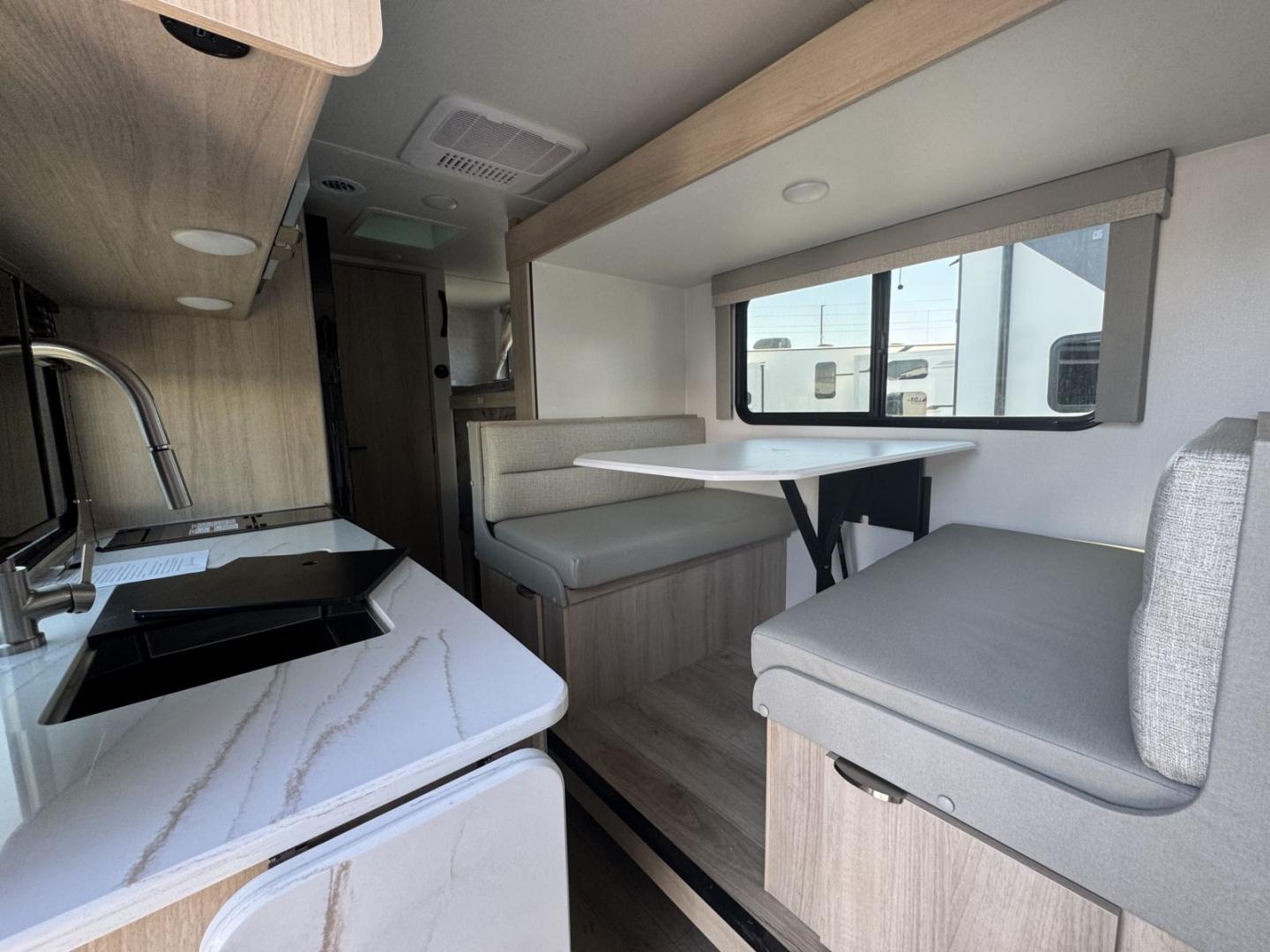 2025 Winnebago 2025 Winnebago Micro Minnie - thumbnail 10