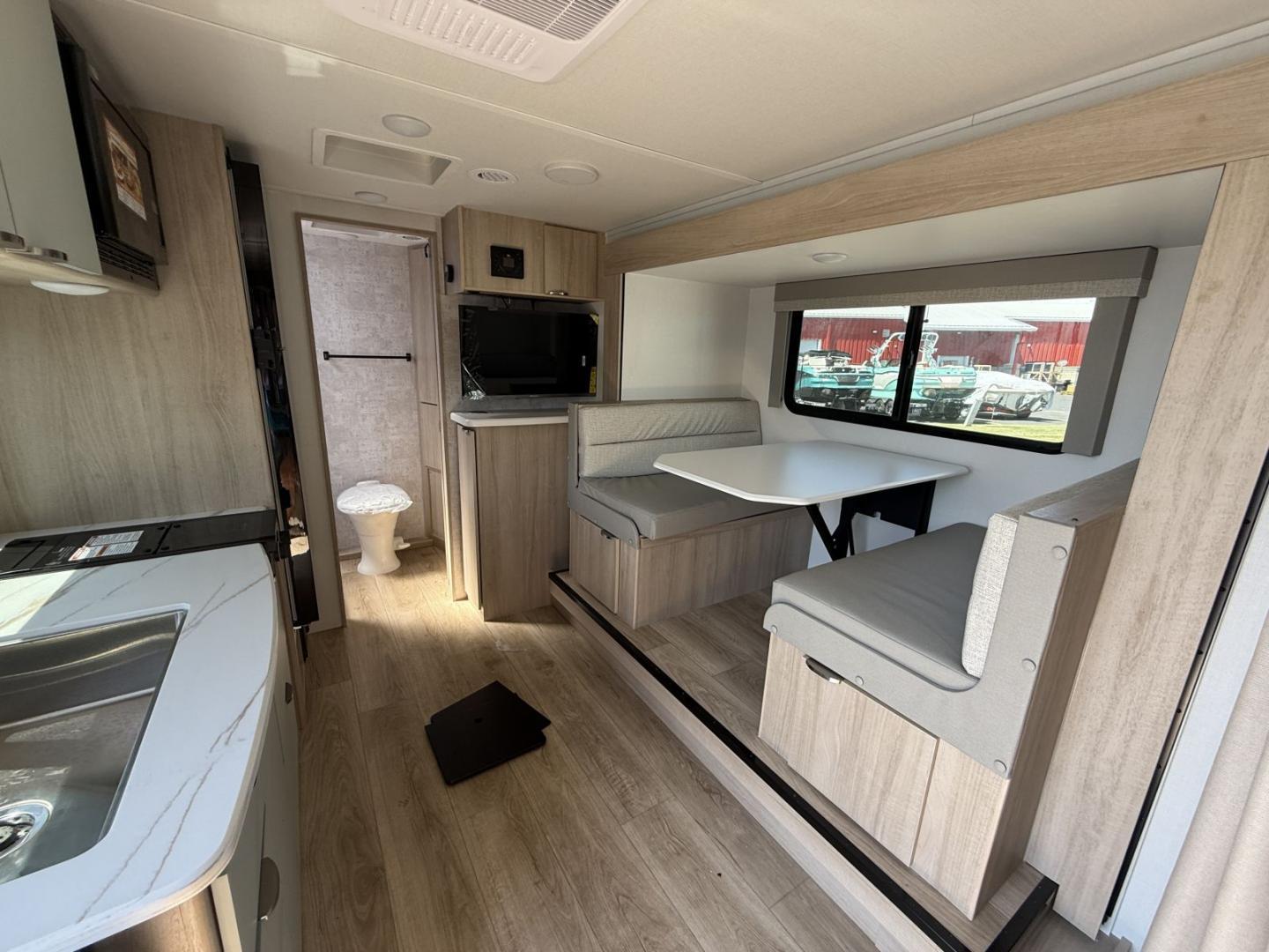 2025 Winnebago 2025 Winnebago Micro Minnie - thumbnail 11