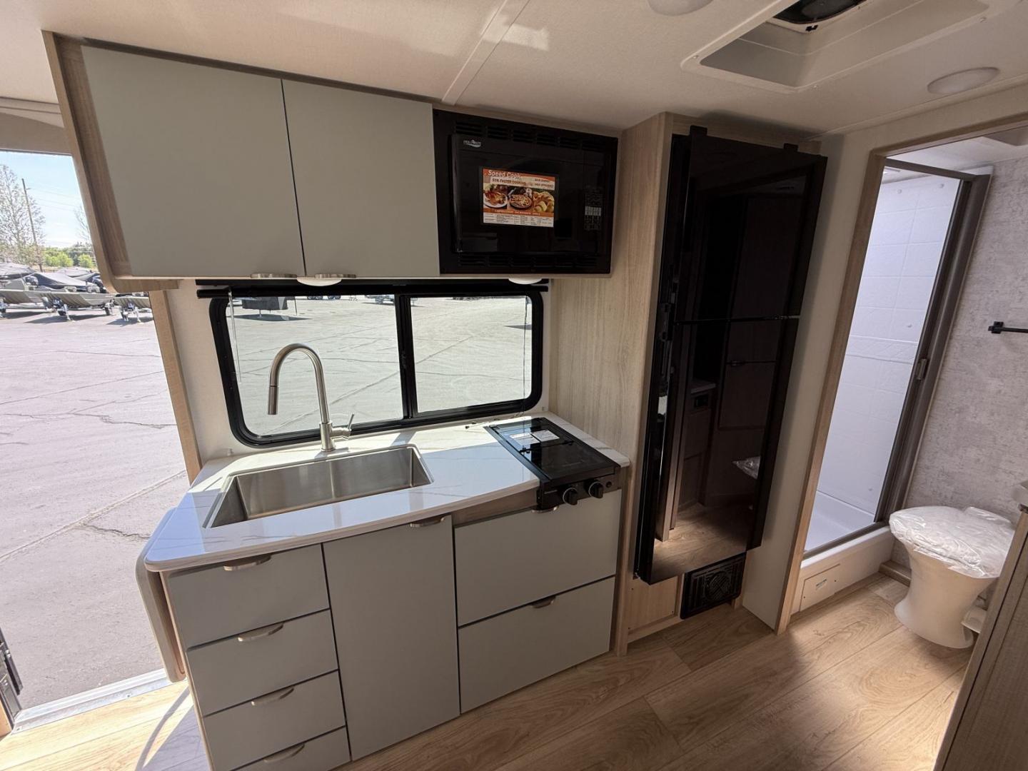 2025 Winnebago 2025 Winnebago Micro Minnie - thumbnail 13