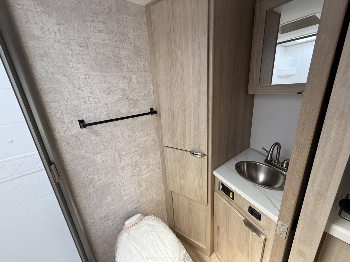 2025 Winnebago 2025 Winnebago Micro Minnie - thumbnail 15