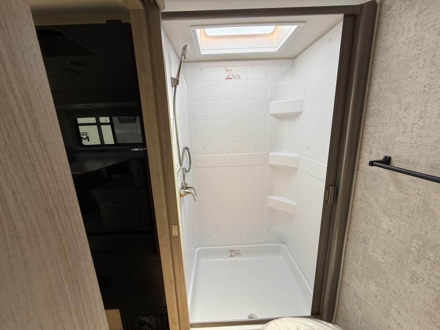 2025 Winnebago 2025 Winnebago Micro Minnie - thumbnail 16