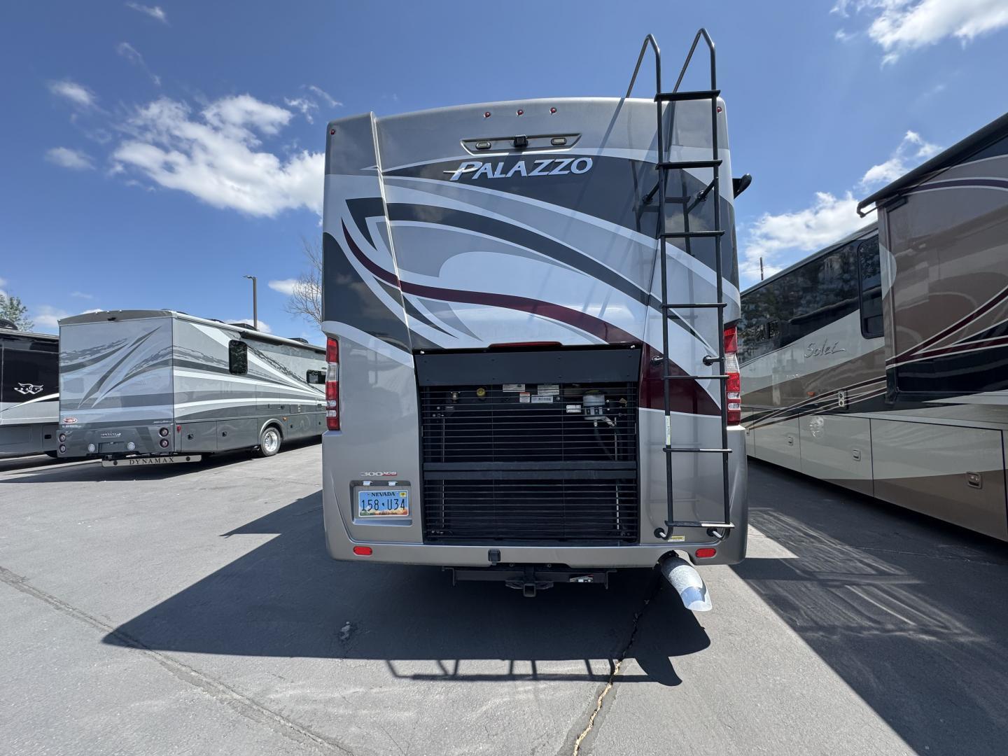 2022 Thor Motor Coach 2022 Thor Motor Coach Palazzo - thumbnail 4