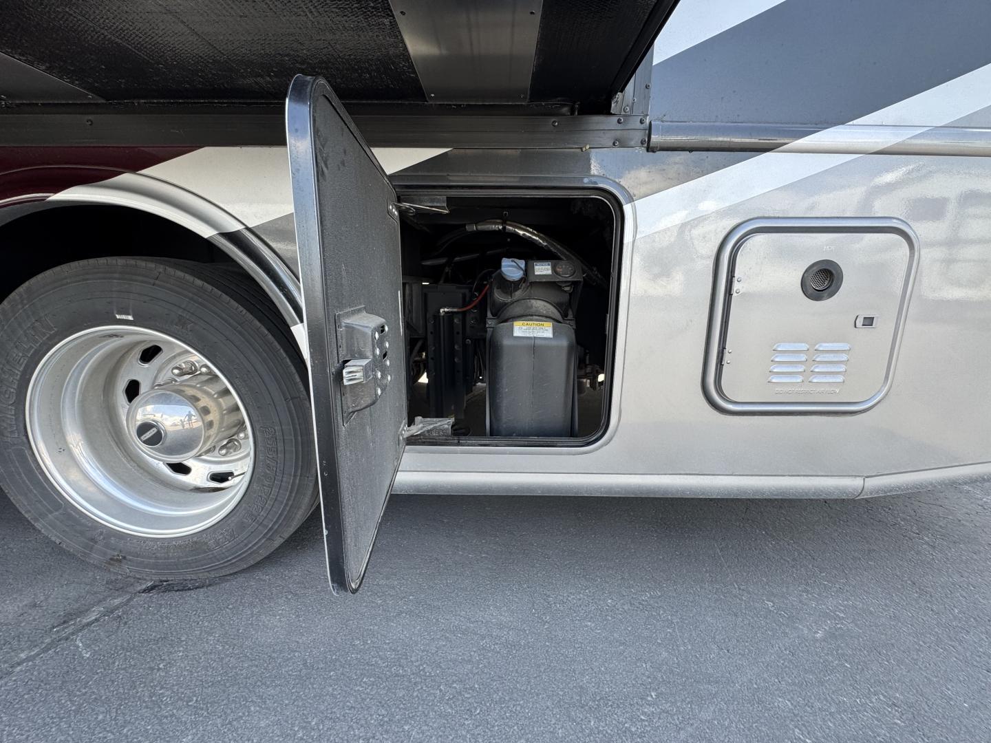 2022 Thor Motor Coach 2022 Thor Motor Coach Palazzo - thumbnail 6