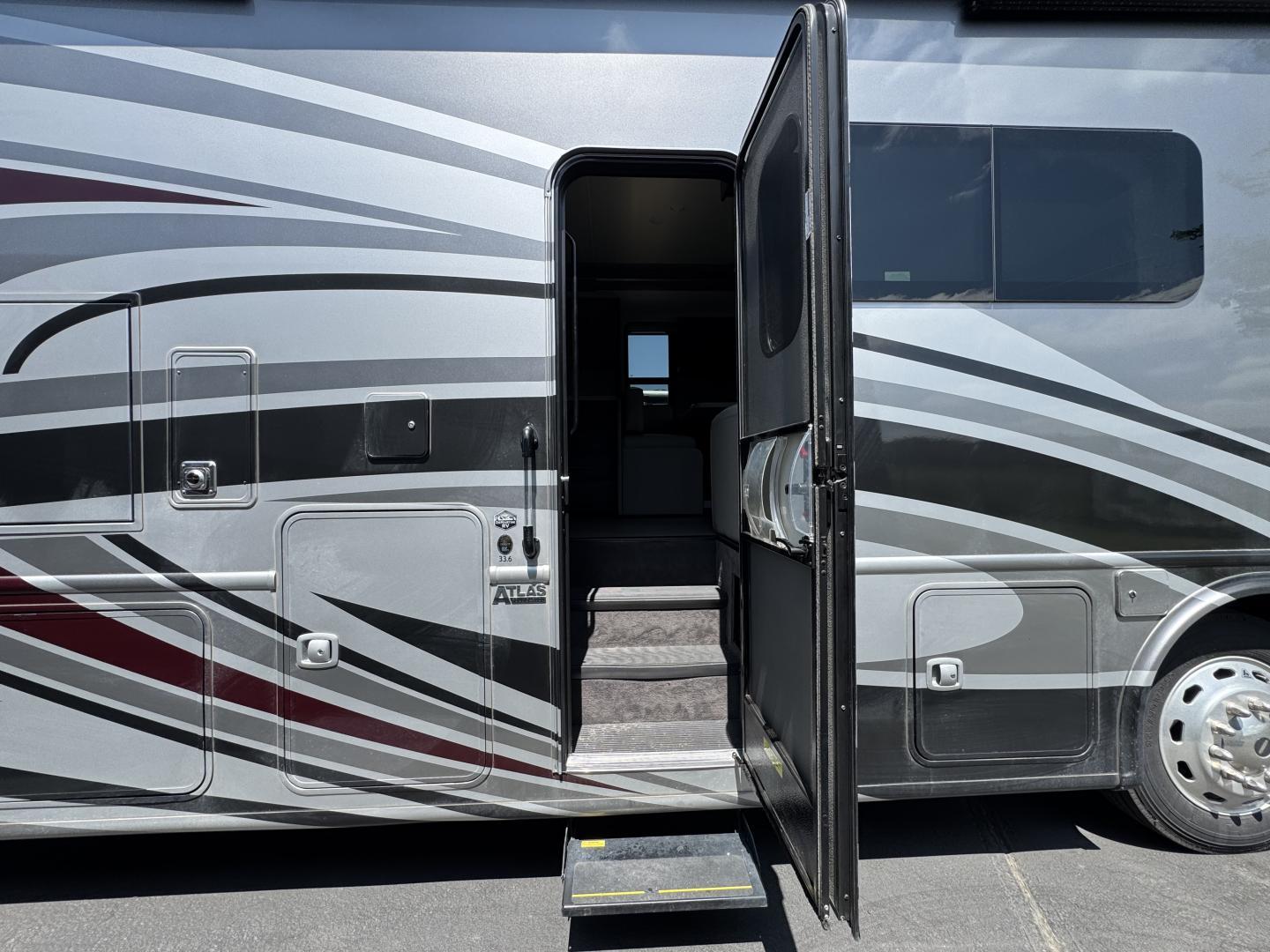 2022 Thor Motor Coach 2022 Thor Motor Coach Palazzo - thumbnail 15