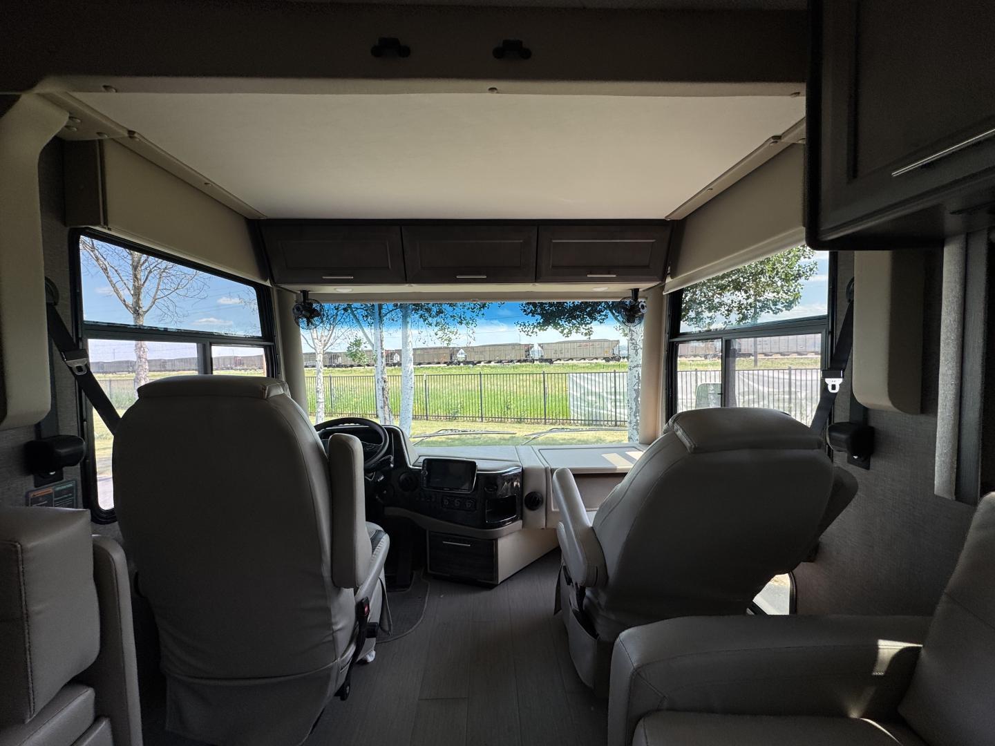 2022 Thor Motor Coach 2022 Thor Motor Coach Palazzo - thumbnail 17