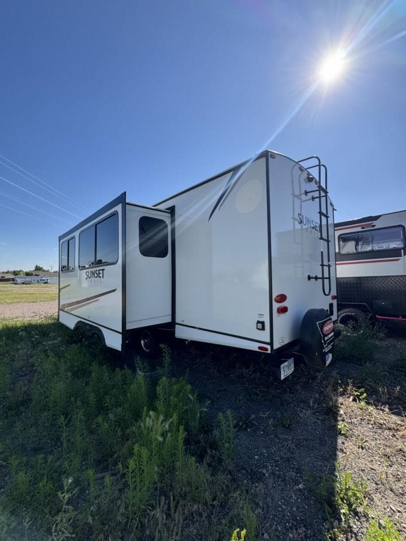 2023 CrossRoads RV 2023 CrossRoads RV Sunset Trail - thumbnail 4