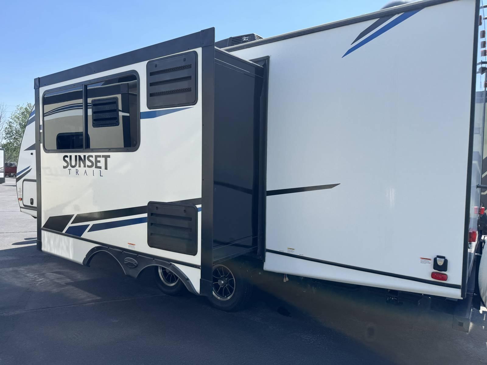 2021 CrossRoads RV 2021 CrossRoads RV Sunset Trail - thumbnail 4