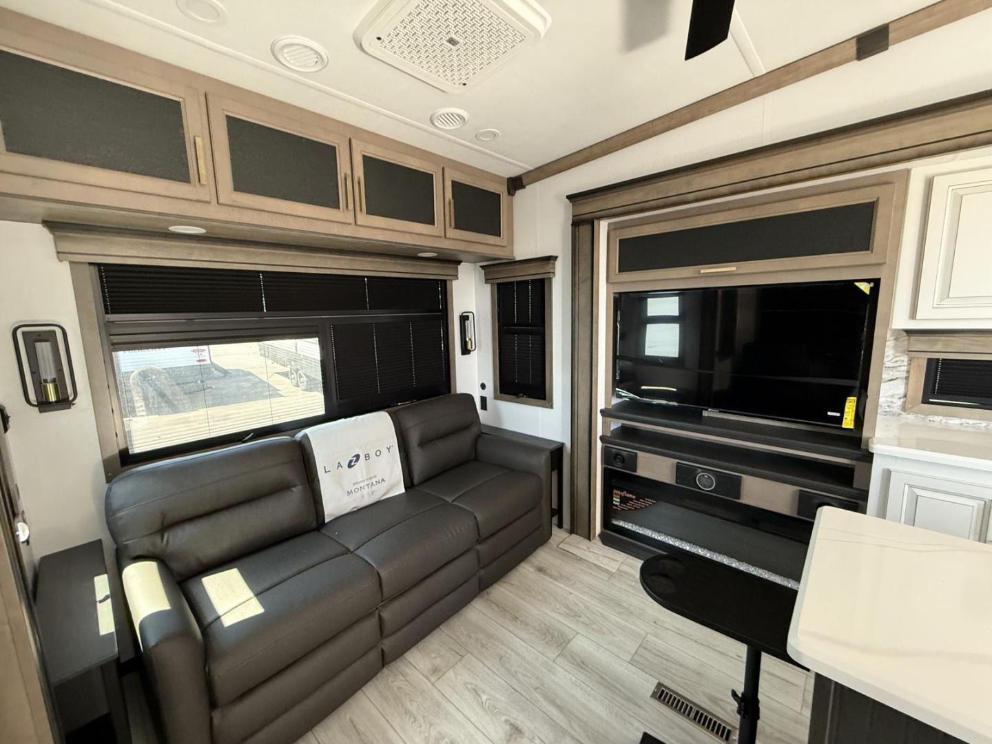 2026 Keystone RV 2026 Keystone RV Montana - thumbnail 15