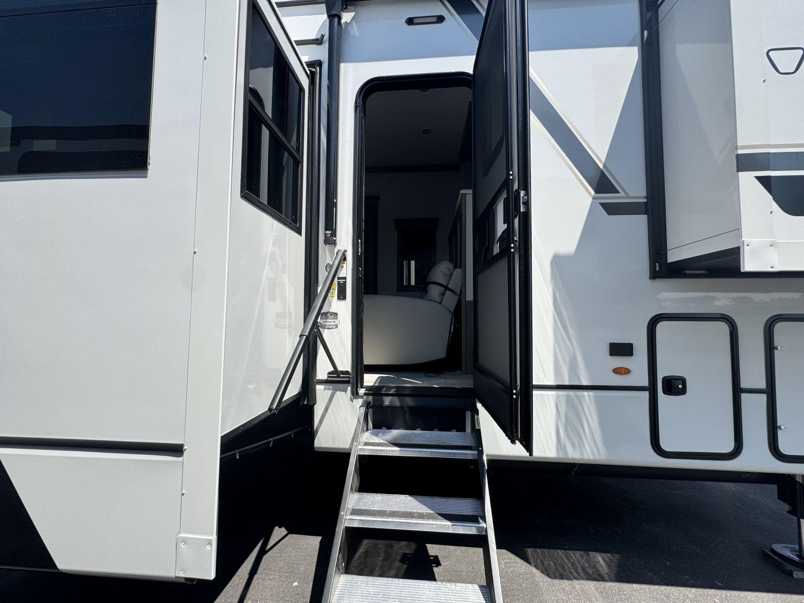 2026 Keystone RV 2026 Keystone RV Montana - thumbnail 13