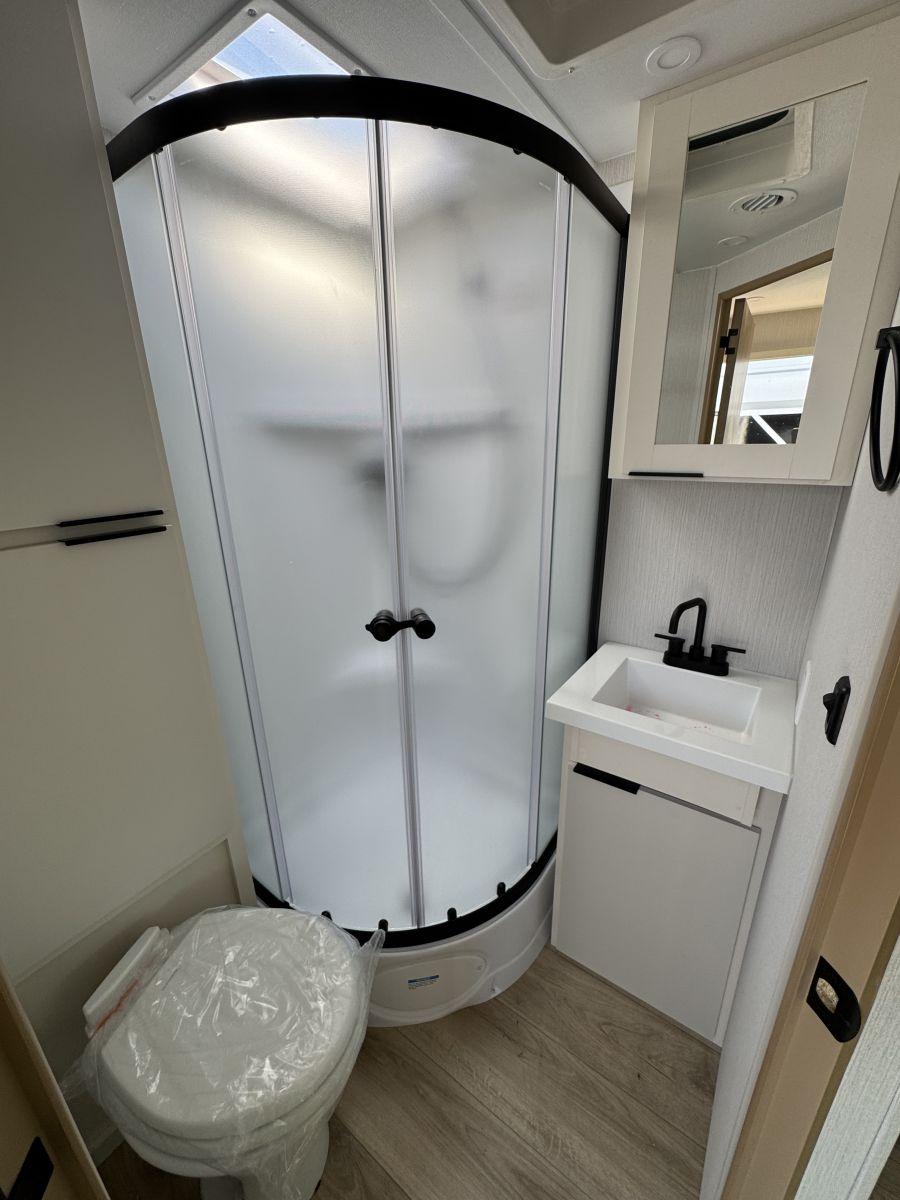 2026 Winnebago 2026 Winnebago Thrive - thumbnail 10