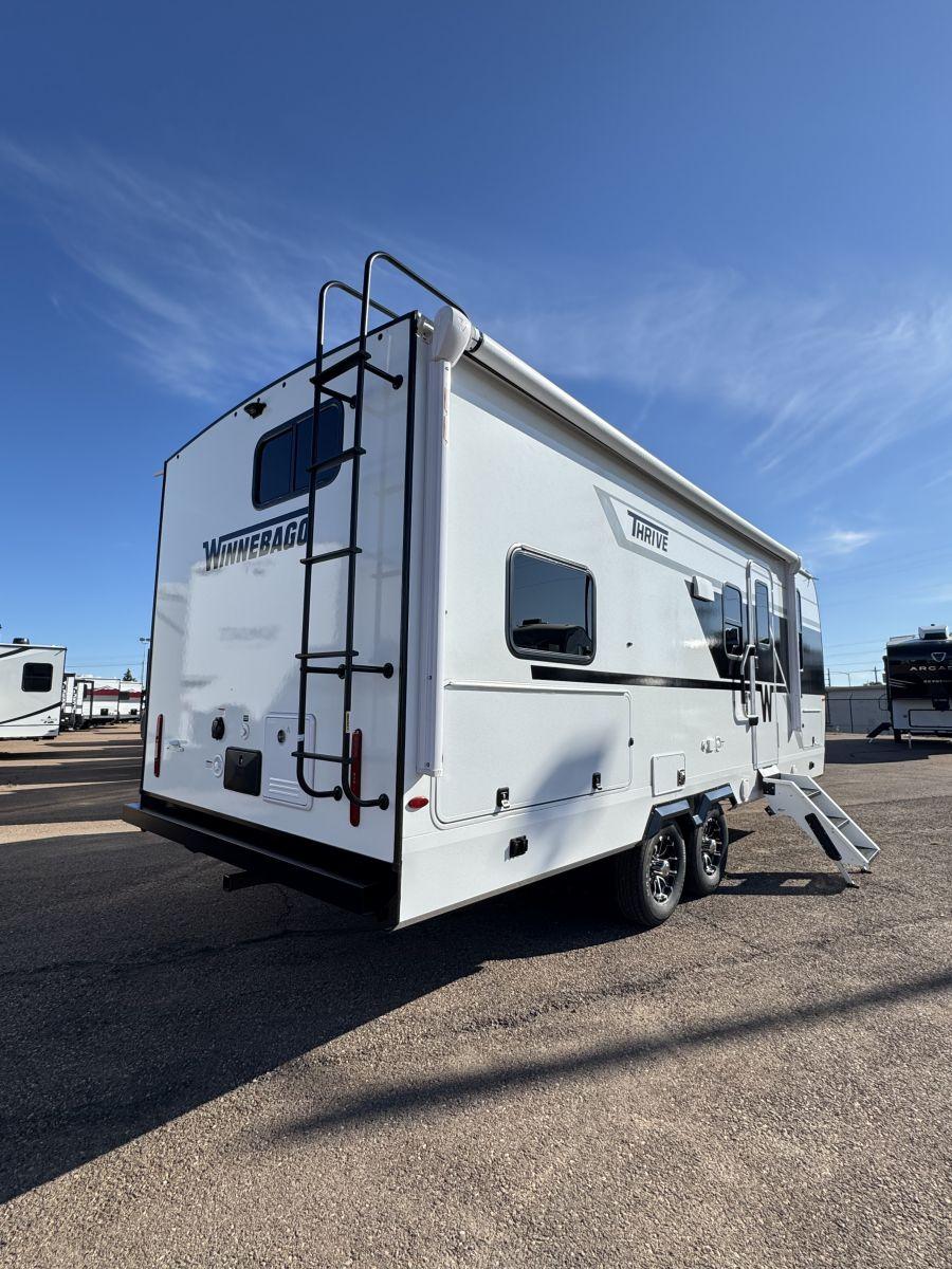 2026 Winnebago 2026 Winnebago Thrive - thumbnail 5