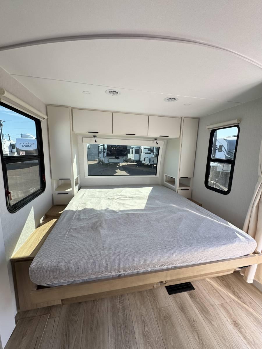 2026 Winnebago 2026 Winnebago Thrive - thumbnail 15