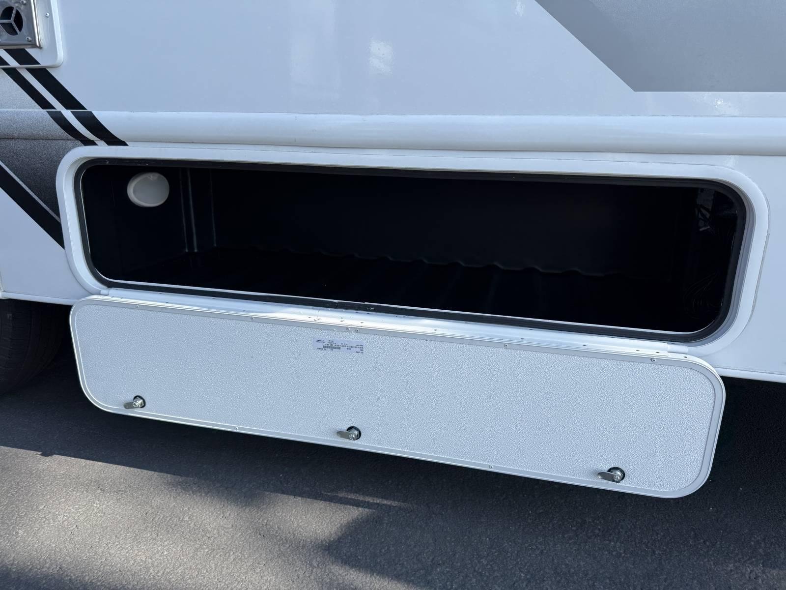 2026 Thor Motor Coach 2026 Thor Motor Coach Chateau - thumbnail 12