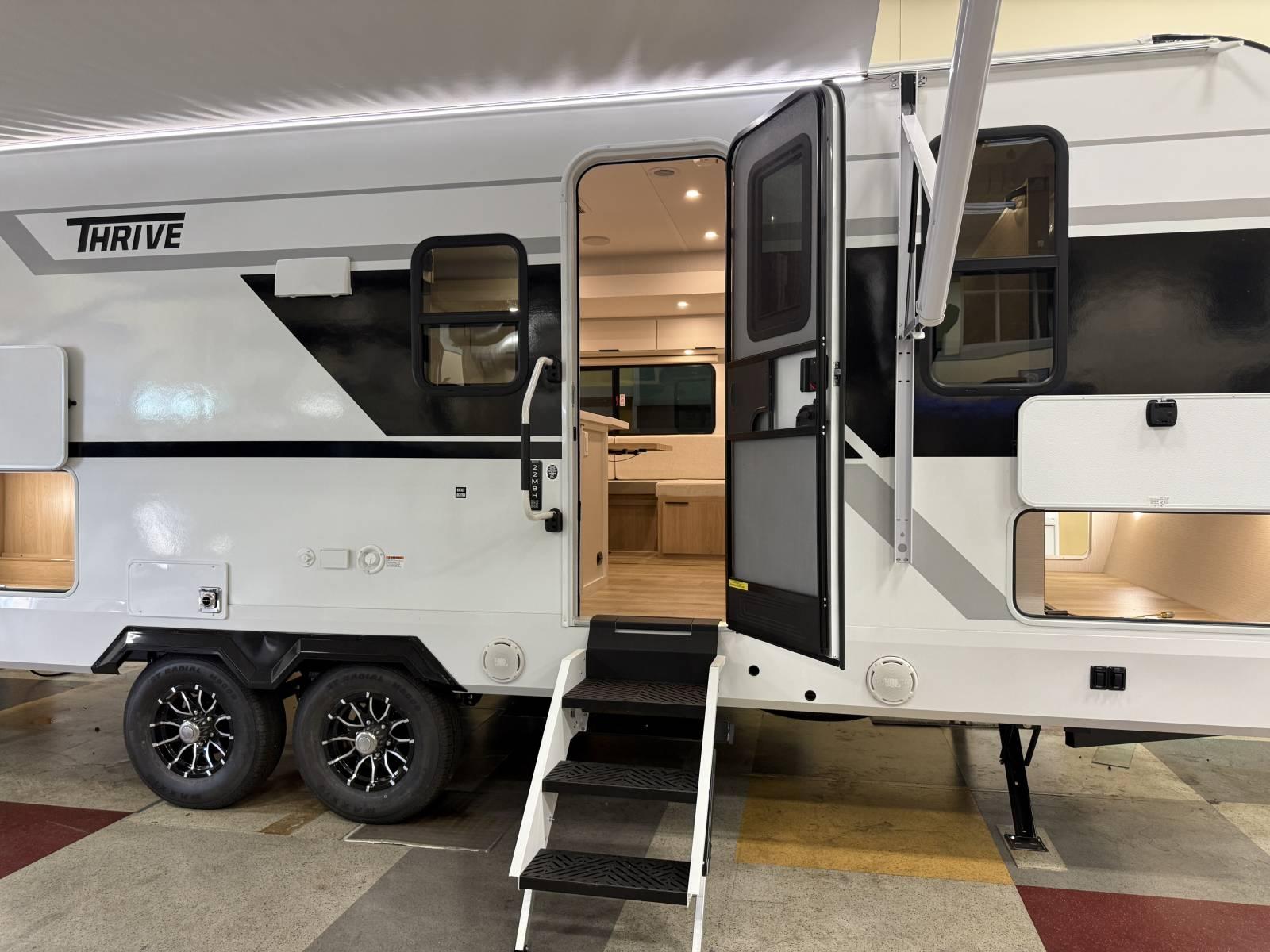 2026 Winnebago 2026 Winnebago Thrive - thumbnail 9