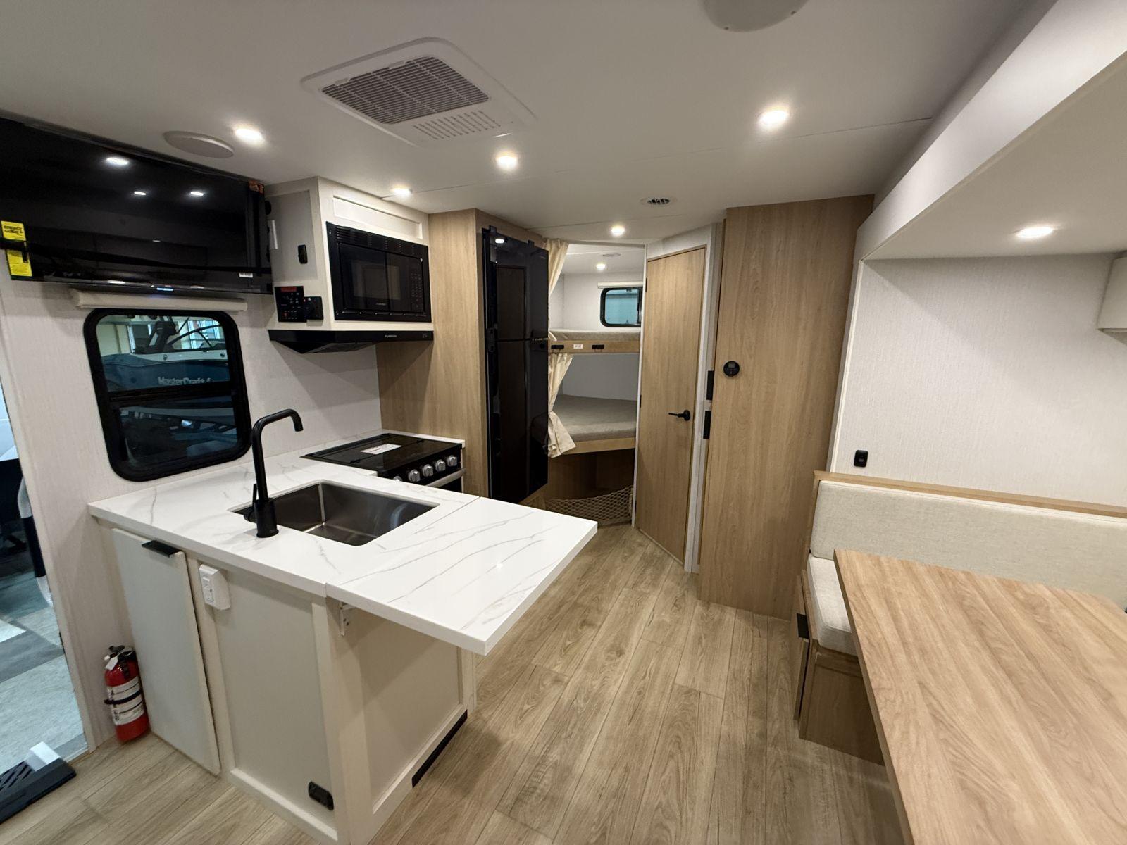 2026 Winnebago 2026 Winnebago Thrive - thumbnail 12