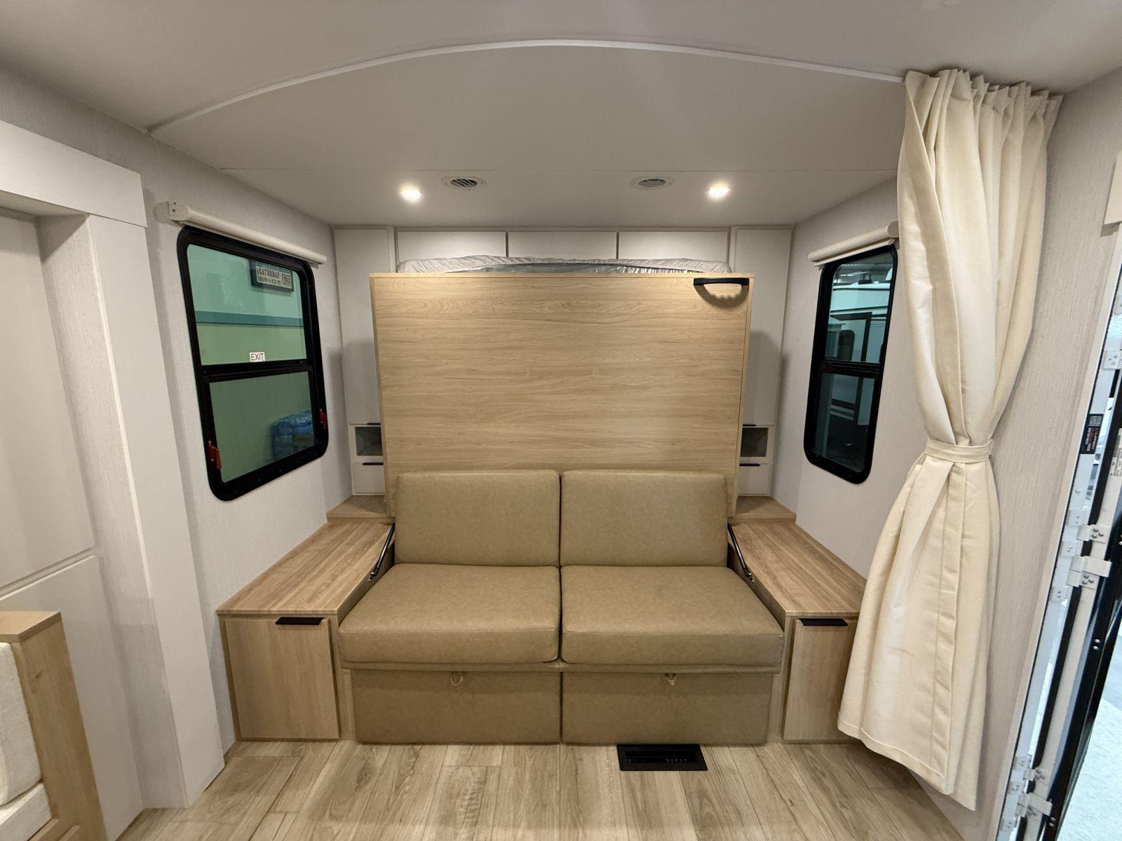 2026 Winnebago 2026 Winnebago Thrive - thumbnail 13