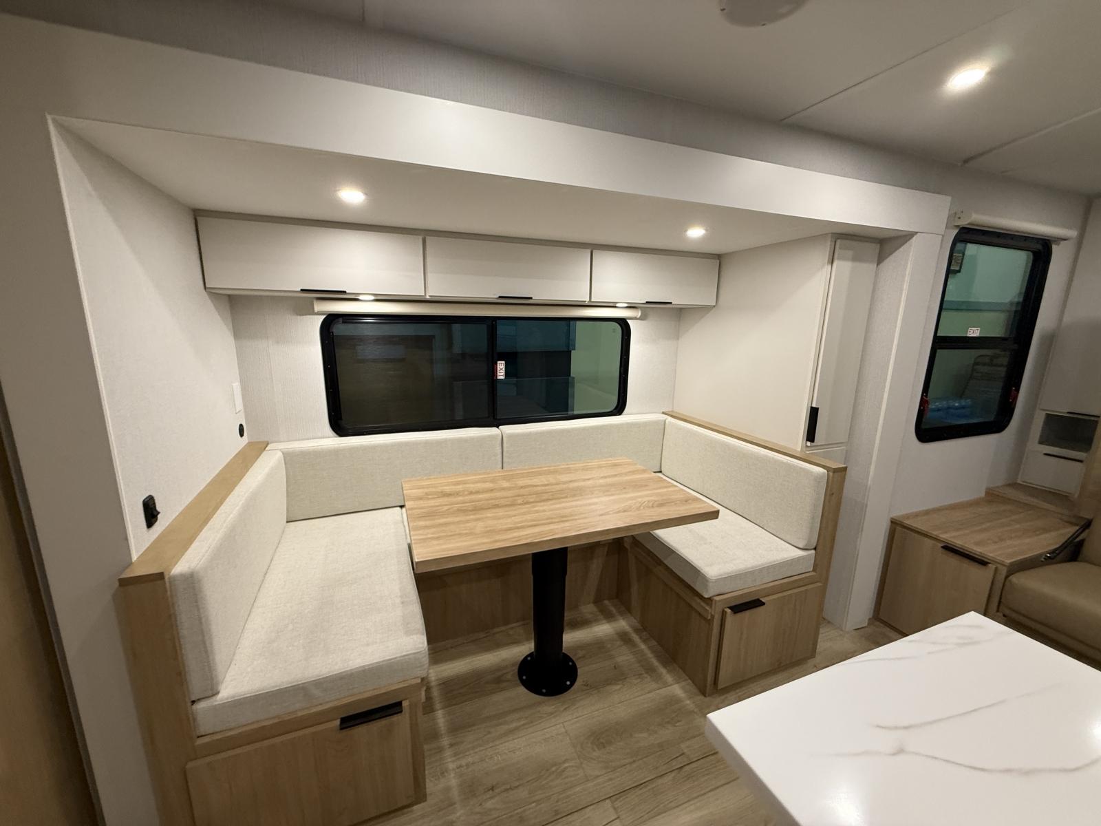 2026 Winnebago 2026 Winnebago Thrive - thumbnail 14