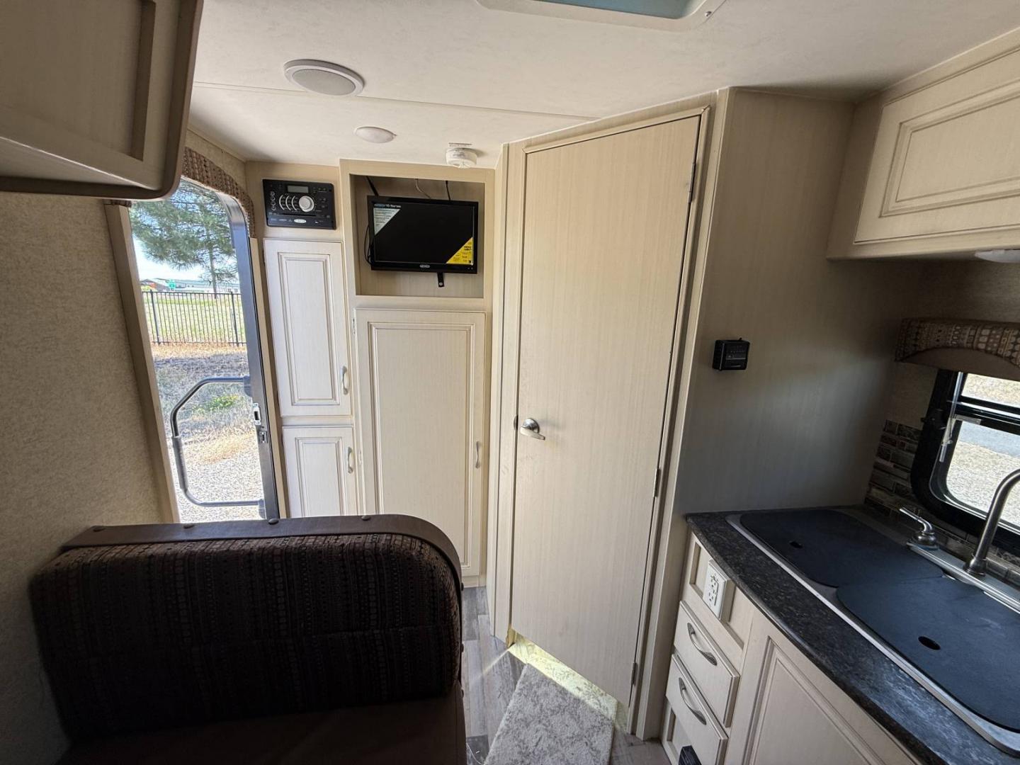 2016 Winnebago 2016 Winnebago Micro Minnie - thumbnail 15