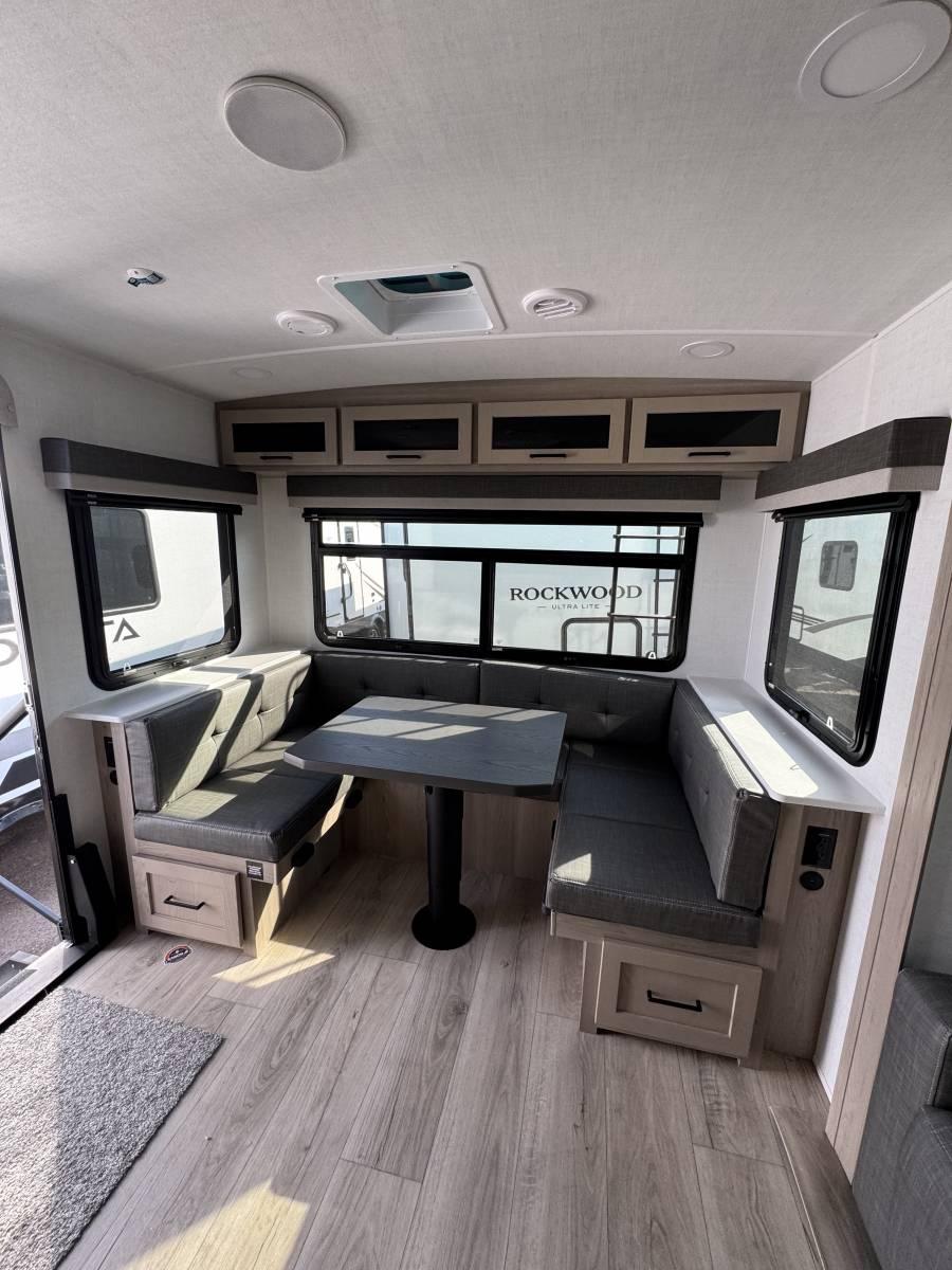 2026 Rockwood 2026 Rockwood Ultra Lite - thumbnail 5