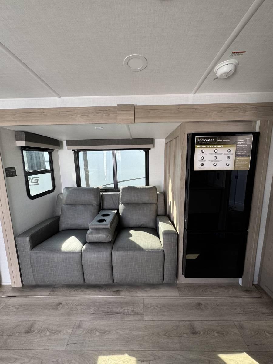 2026 Rockwood 2026 Rockwood Ultra Lite - thumbnail 7