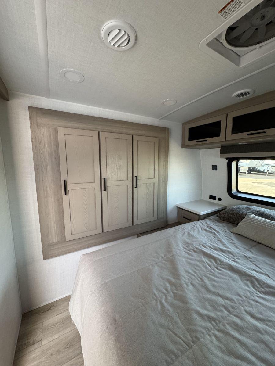 2026 Rockwood 2026 Rockwood Ultra Lite - thumbnail 11