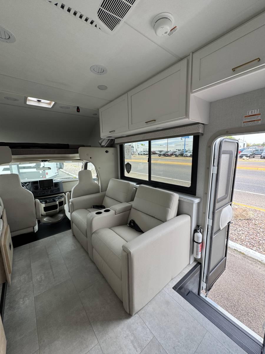 2026 Thor Motor Coach 2026 Thor Motor Coach Chateau - thumbnail 9
