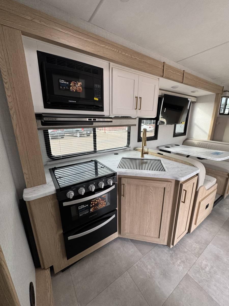 2026 Thor Motor Coach 2026 Thor Motor Coach Chateau - thumbnail 10