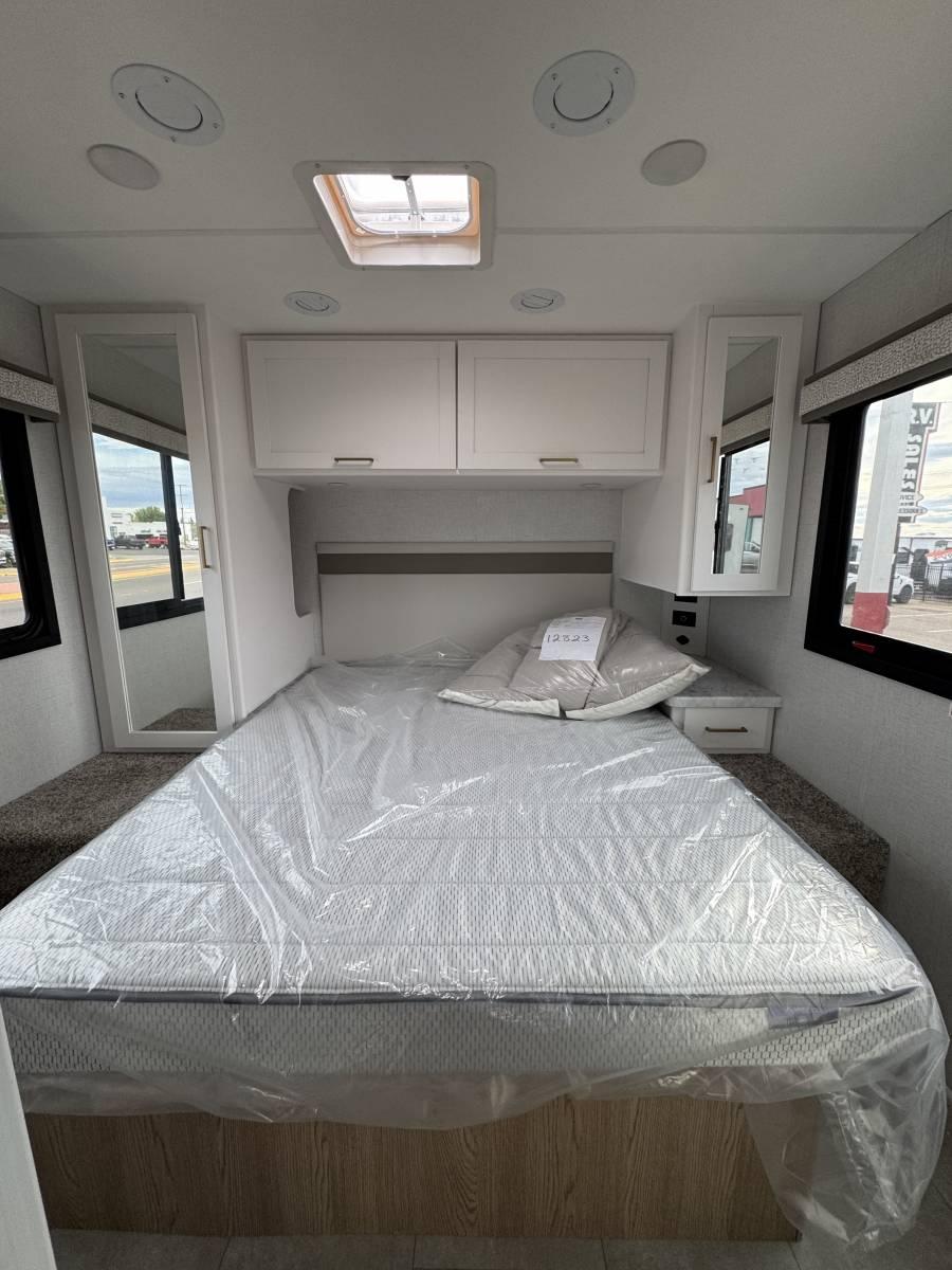 2026 Thor Motor Coach 2026 Thor Motor Coach Chateau - thumbnail 12