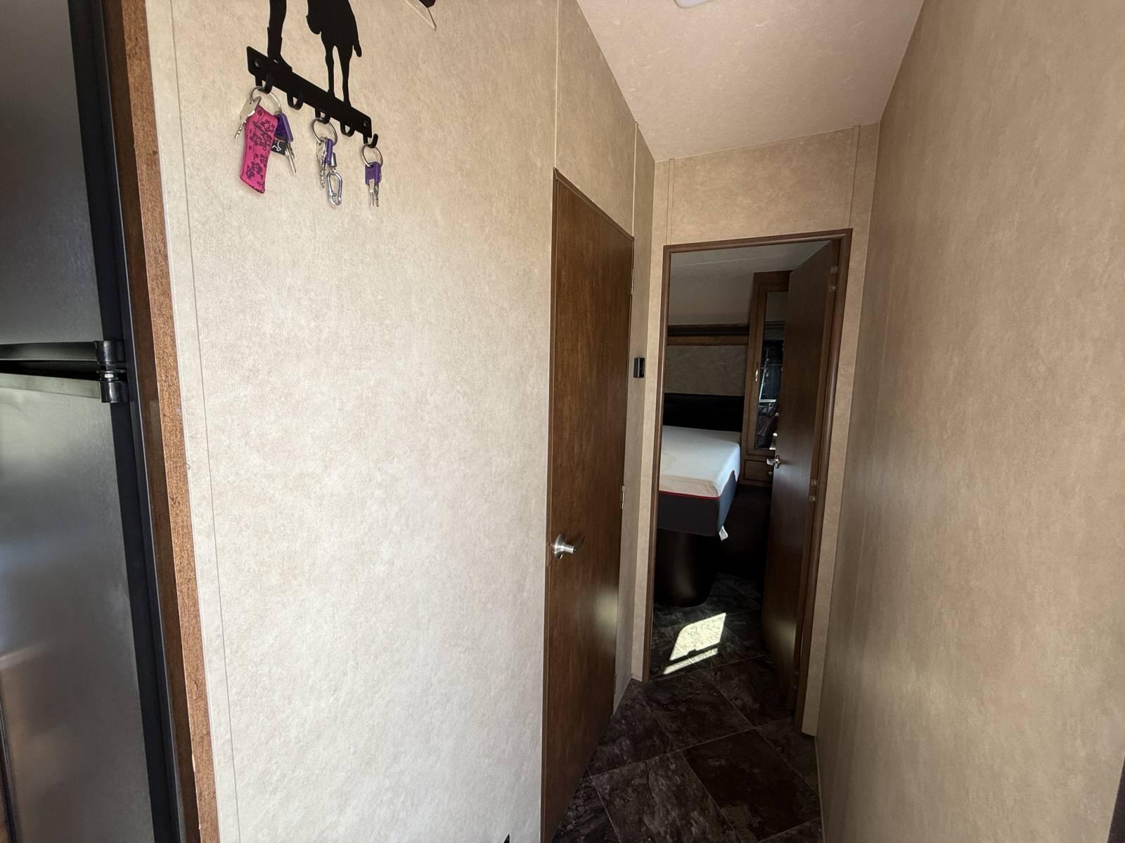 2017 Forest River RV 2017 Forest River RV SHOCKWAVE - thumbnail 11