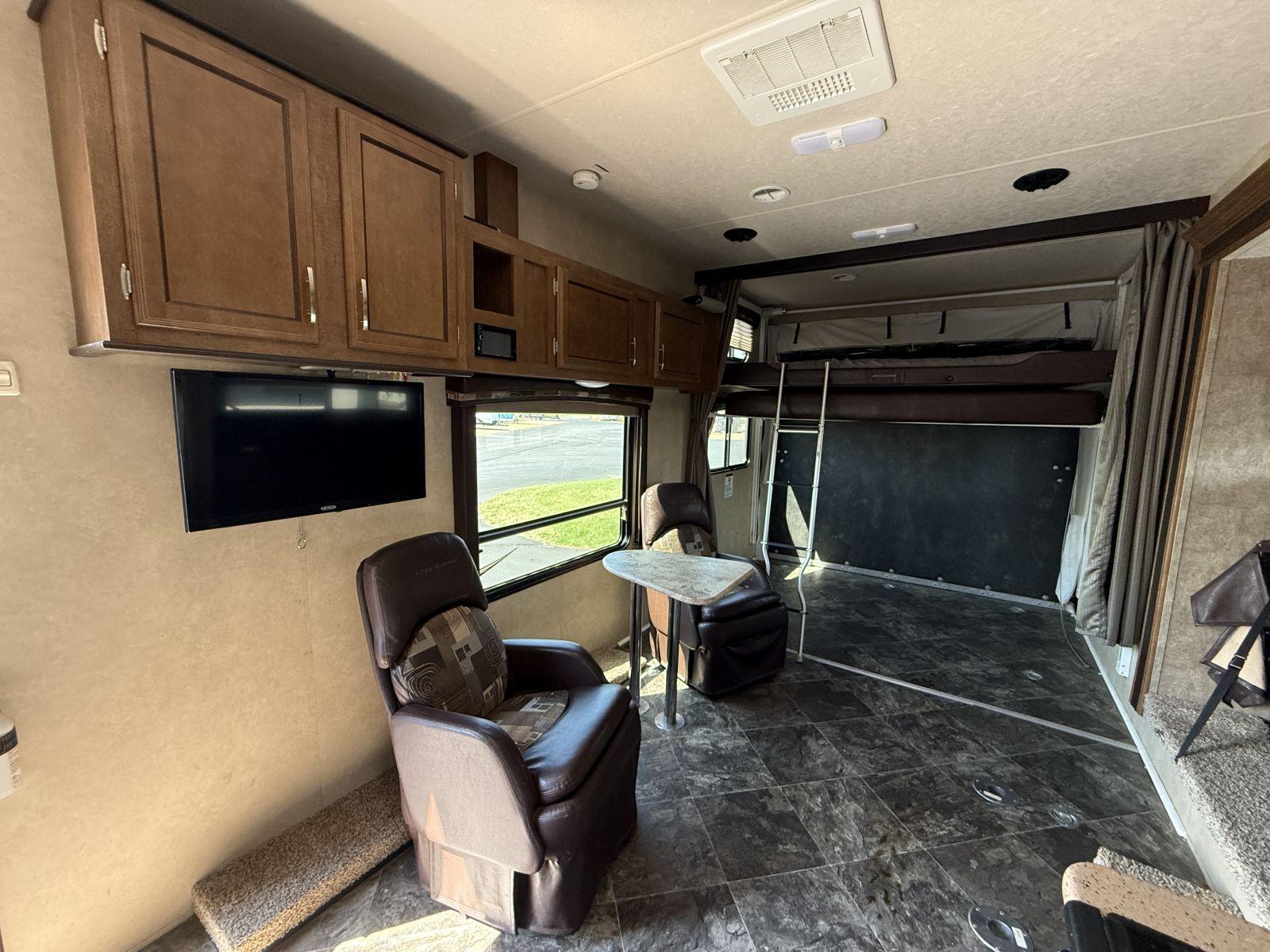 2017 Forest River RV 2017 Forest River RV SHOCKWAVE - thumbnail 12