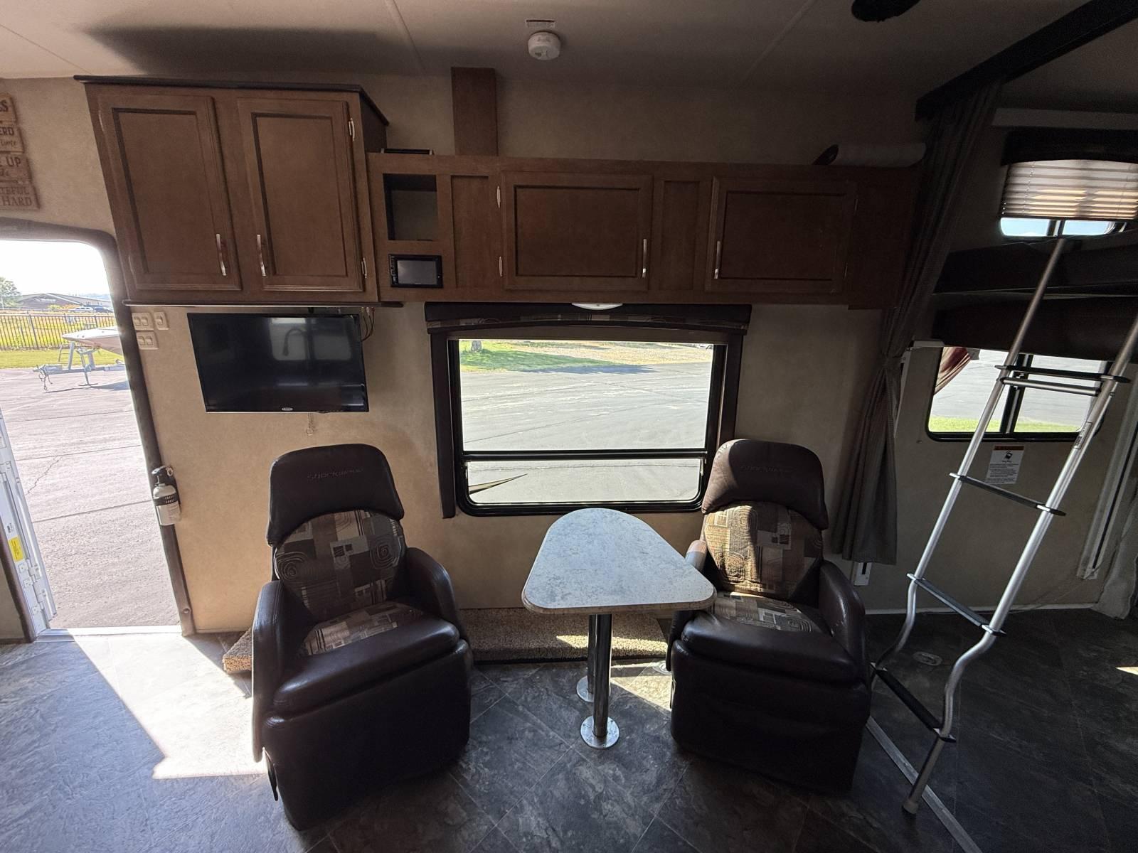 2017 Forest River RV 2017 Forest River RV SHOCKWAVE - thumbnail 16