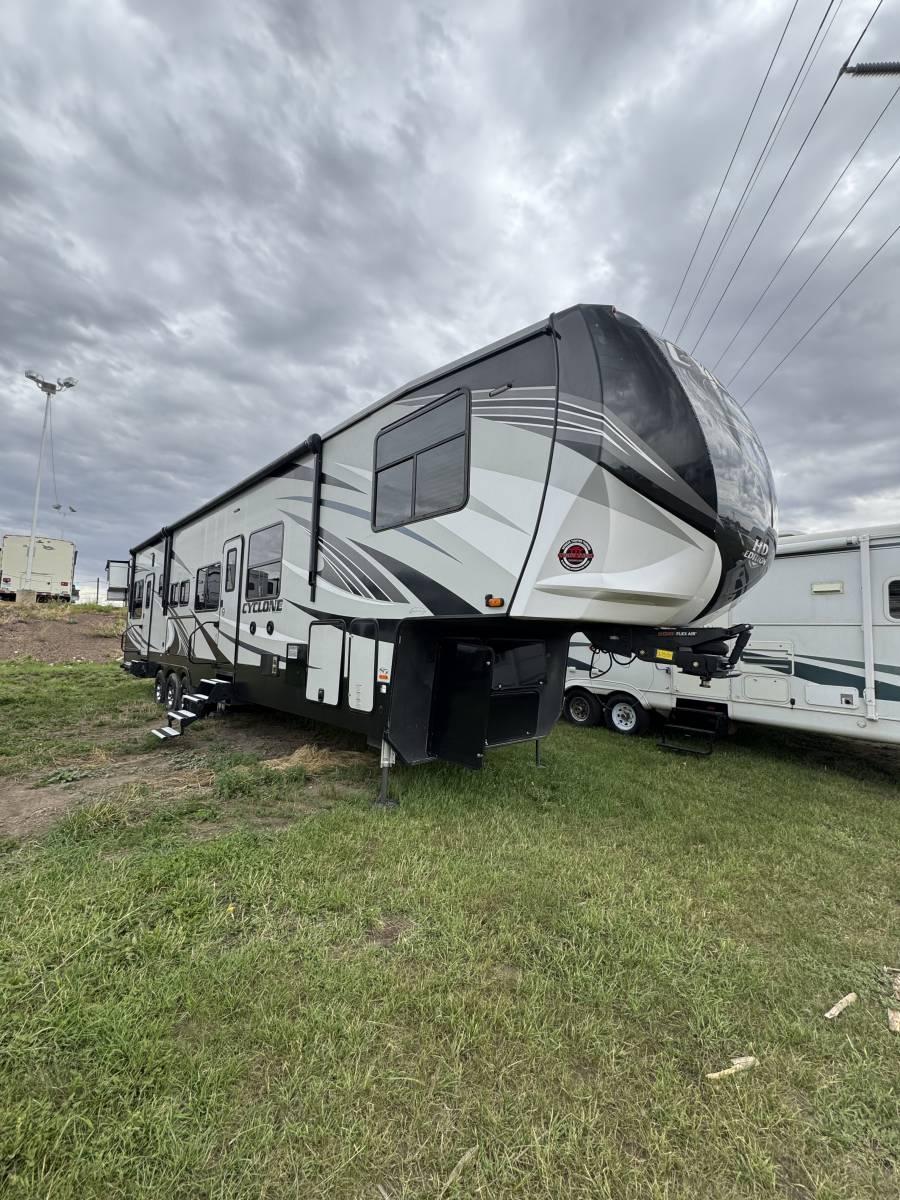 2019 Heartland 2019 Heartland Cyclone - thumbnail 3