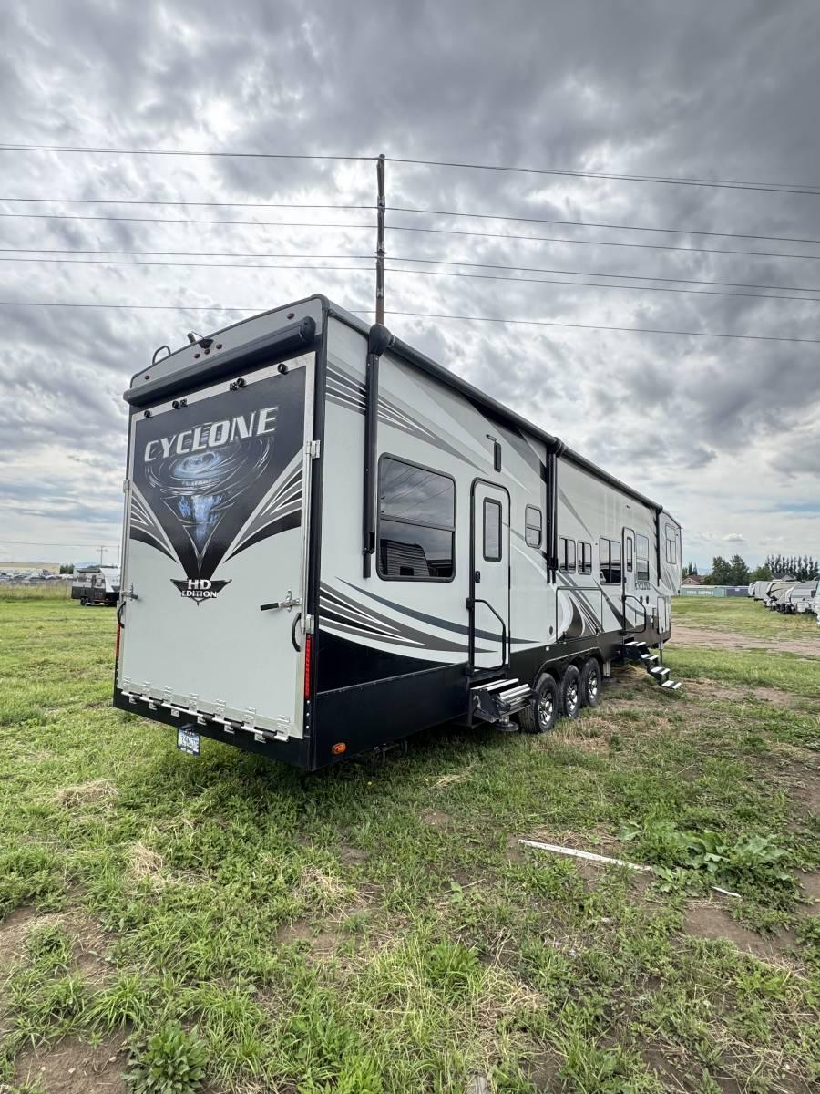 2019 Heartland 2019 Heartland Cyclone - thumbnail 4