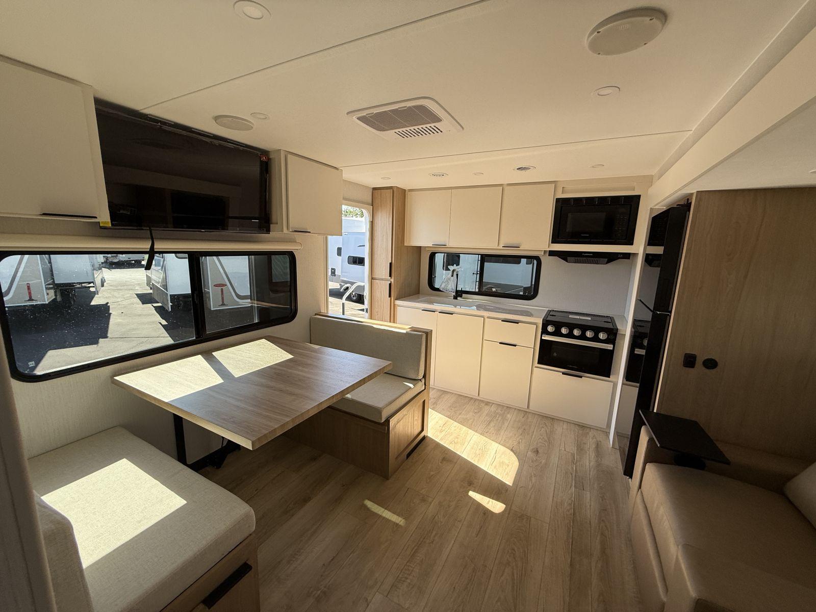 2026 Winnebago 2026 Winnebago Thrive - thumbnail 12