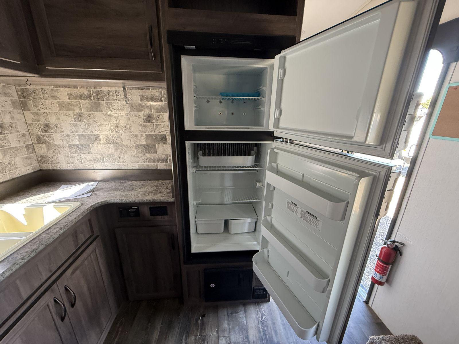 2020 Pacific Coachworks 2020 Pacific Coachworks Blazen - thumbnail 13